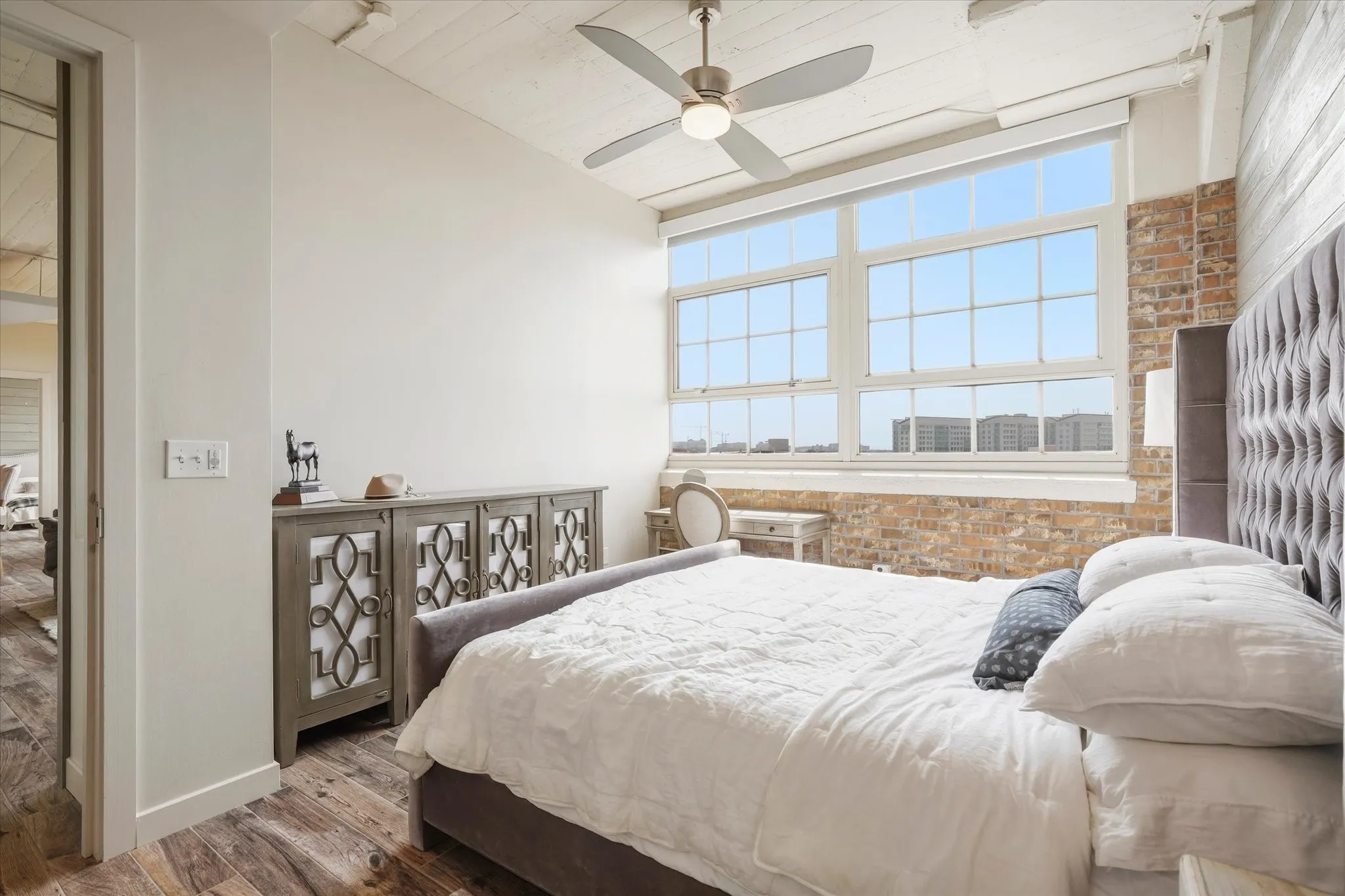 Condominium For Sale in Tarrant County , 2600 W 7th Street 1521, Fort Worth, Texas 76107, 2 Bedroom, 3 Bathroom, 2 Garage spaces, 1,654 Sqft, built in 1928, mls#21397534, Real Estate Agent in Fort Worth, Homes For Sale in Tarrant county, Homes For Sale in Fort Worth, Realtor in Fort Worth Texas, Real Estate Brokerage Independent Realty Texas, Luminita Cordes Realtor