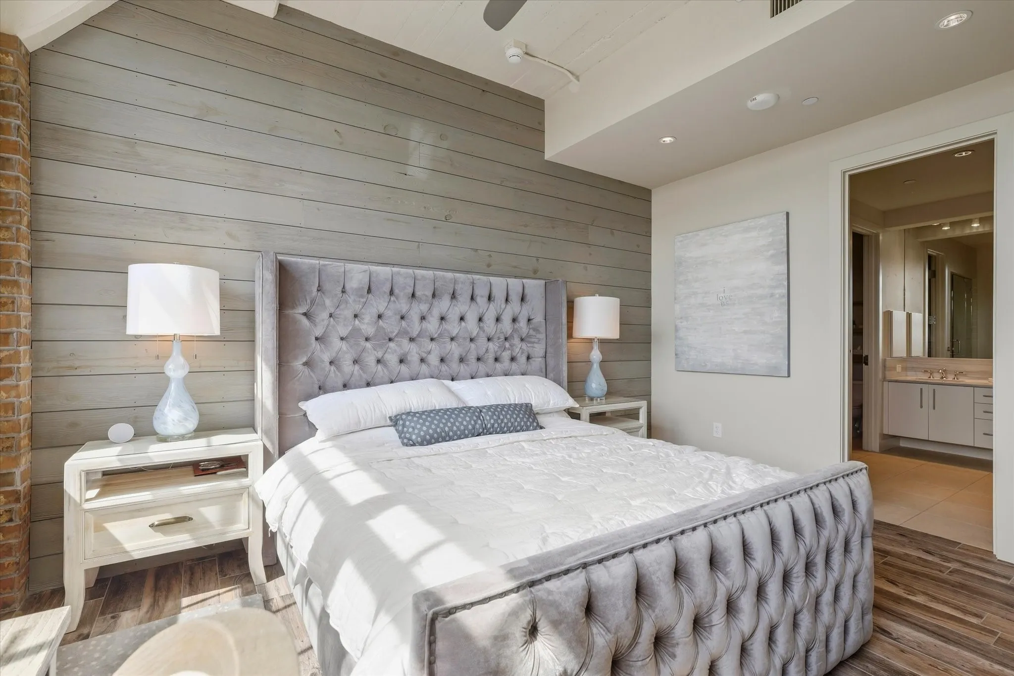 Condominium For Sale in Tarrant County , 2600 W 7th Street 1521, Fort Worth, Texas 76107, 2 Bedroom, 3 Bathroom, 2 Garage spaces, 1,654 Sqft, built in 1928, mls#21397534, Real Estate Agent in Fort Worth, Homes For Sale in Tarrant county, Homes For Sale in Fort Worth, Realtor in Fort Worth Texas, Real Estate Brokerage Independent Realty Texas, Luminita Cordes Realtor