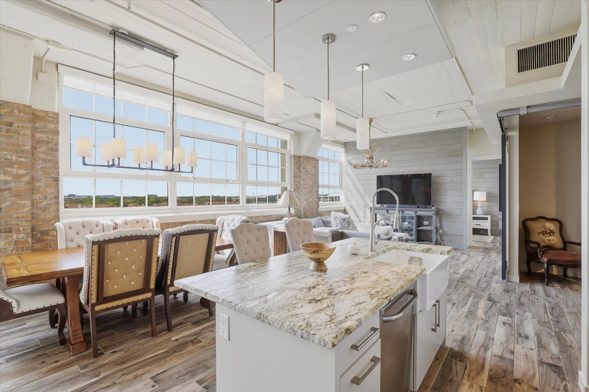 Condominium For Sale in Tarrant County , 2600 W 7th Street 1521, Fort Worth, Texas 76107, 2 Bedroom, 3 Bathroom, 2 Garage spaces, 1,654 Sqft, built in 1928, mls#21397534, Real Estate Agent in Fort Worth, Homes For Sale in Tarrant county, Homes For Sale in Fort Worth, Realtor in Fort Worth Texas, Real Estate Brokerage Independent Realty Texas, Luminita Cordes Realtor