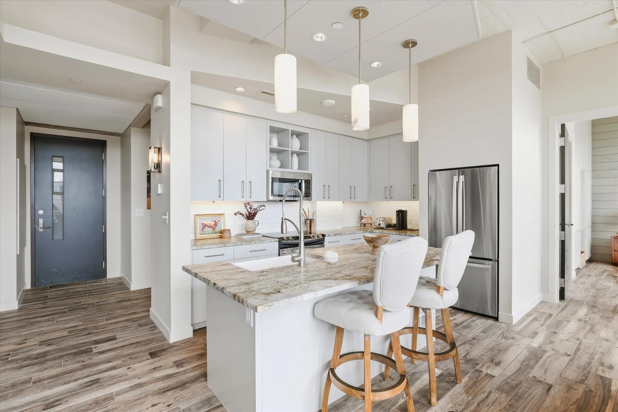 Condominium For Sale in Tarrant County , 2600 W 7th Street 1521, Fort Worth, Texas 76107, 2 Bedroom, 3 Bathroom, 2 Garage spaces, 1,654 Sqft, built in 1928, mls#21397534, Real Estate Agent in Fort Worth, Homes For Sale in Tarrant county, Homes For Sale in Fort Worth, Realtor in Fort Worth Texas, Real Estate Brokerage Independent Realty Texas, Luminita Cordes Realtor