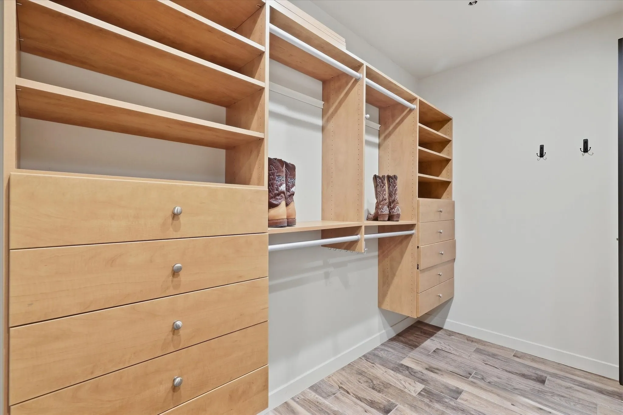Condominium For Sale in Tarrant County , 2600 W 7th Street 1521, Fort Worth, Texas 76107, 2 Bedroom, 3 Bathroom, 2 Garage spaces, 1,654 Sqft, built in 1928, mls#21397534, Real Estate Agent in Fort Worth, Homes For Sale in Tarrant county, Homes For Sale in Fort Worth, Realtor in Fort Worth Texas, Real Estate Brokerage Independent Realty Texas, Luminita Cordes Realtor