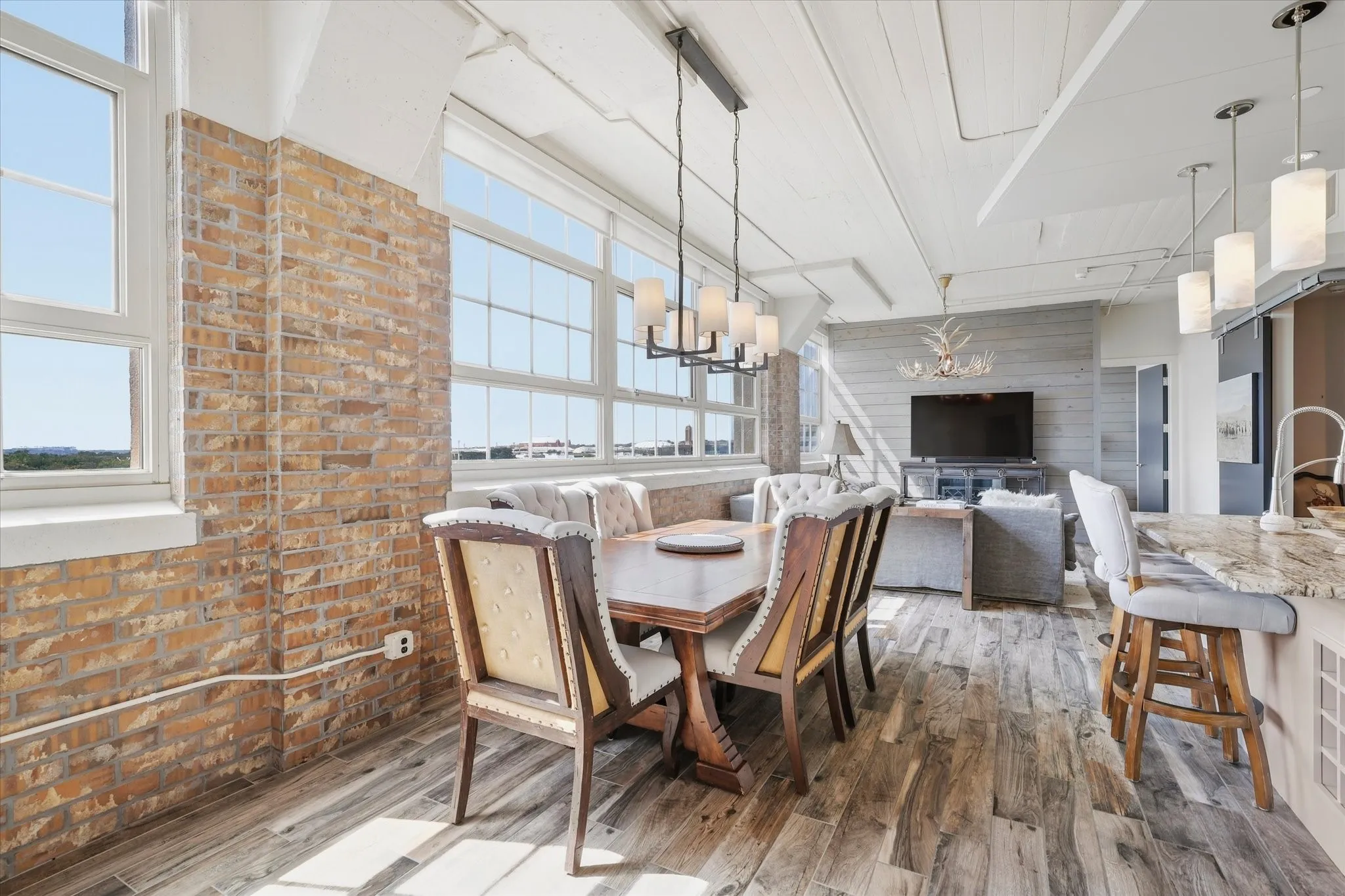 Condominium For Sale in Tarrant County , 2600 W 7th Street 1521, Fort Worth, Texas 76107, 2 Bedroom, 3 Bathroom, 2 Garage spaces, 1,654 Sqft, built in 1928, mls#21397534, Real Estate Agent in Fort Worth, Homes For Sale in Tarrant county, Homes For Sale in Fort Worth, Realtor in Fort Worth Texas, Real Estate Brokerage Independent Realty Texas, Luminita Cordes Realtor