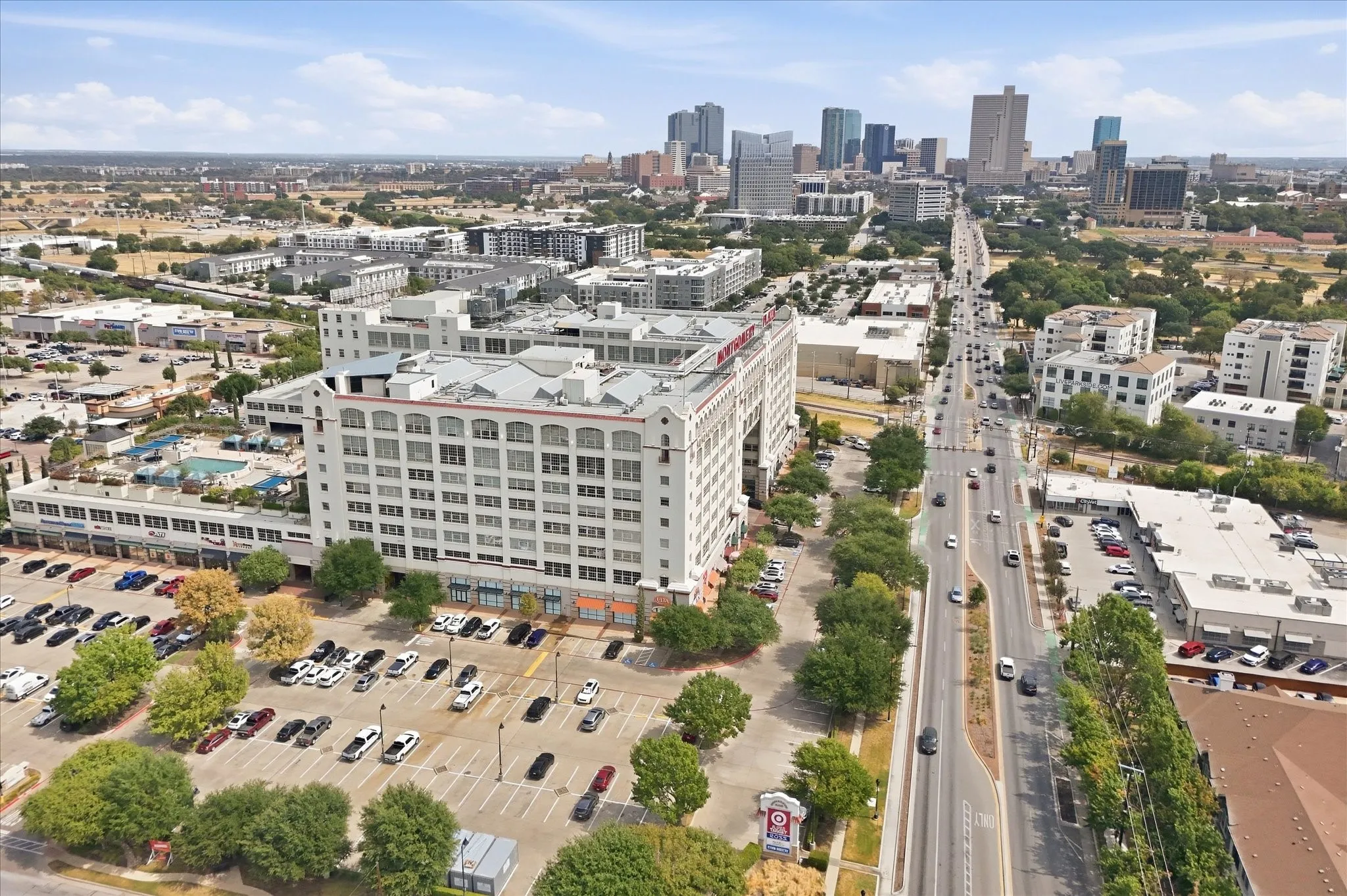 Condominium For Sale in Tarrant County , 2600 W 7th Street 1521, Fort Worth, Texas 76107, 2 Bedroom, 3 Bathroom, 2 Garage spaces, 1,654 Sqft, built in 1928, mls#21397534, Real Estate Agent in Fort Worth, Homes For Sale in Tarrant county, Homes For Sale in Fort Worth, Realtor in Fort Worth Texas, Real Estate Brokerage Independent Realty Texas, Luminita Cordes Realtor
