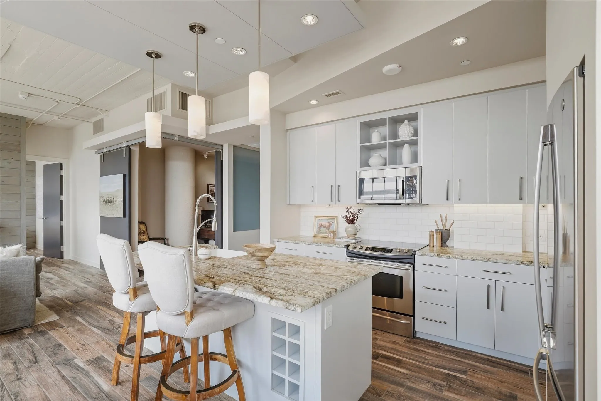 Condominium For Sale in Tarrant County , 2600 W 7th Street 1521, Fort Worth, Texas 76107, 2 Bedroom, 3 Bathroom, 2 Garage spaces, 1,654 Sqft, built in 1928, mls#21397534, Real Estate Agent in Fort Worth, Homes For Sale in Tarrant county, Homes For Sale in Fort Worth, Realtor in Fort Worth Texas, Real Estate Brokerage Independent Realty Texas, Luminita Cordes Realtor