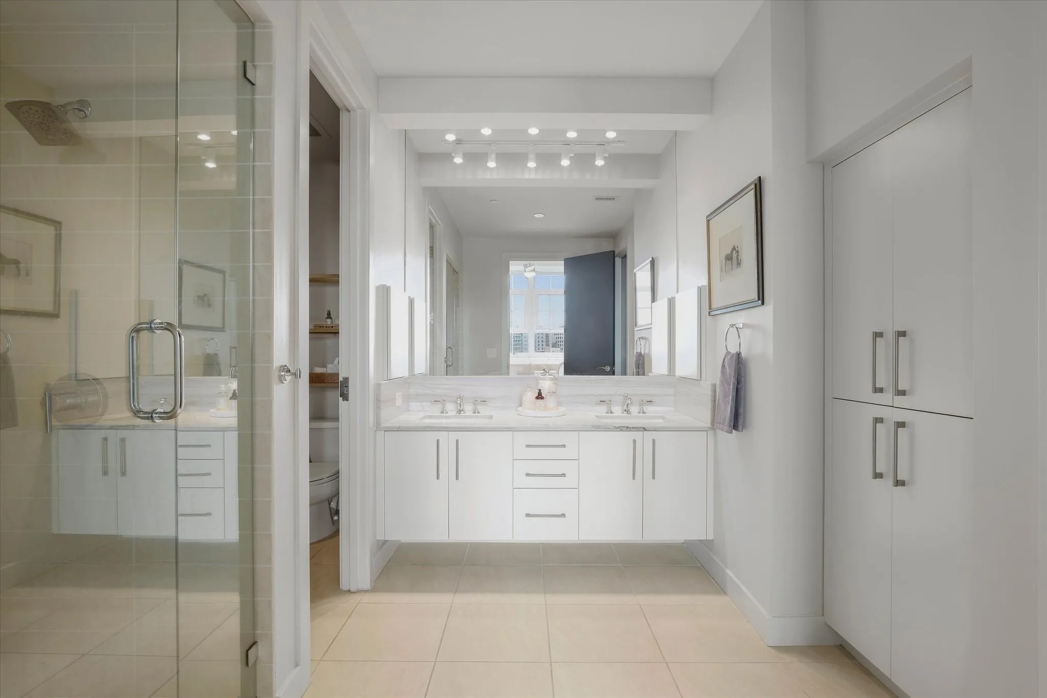 Condominium For Sale in Tarrant County , 2600 W 7th Street 1521, Fort Worth, Texas 76107, 2 Bedroom, 3 Bathroom, 2 Garage spaces, 1,654 Sqft, built in 1928, mls#21397534, Real Estate Agent in Fort Worth, Homes For Sale in Tarrant county, Homes For Sale in Fort Worth, Realtor in Fort Worth Texas, Real Estate Brokerage Independent Realty Texas, Luminita Cordes Realtor
