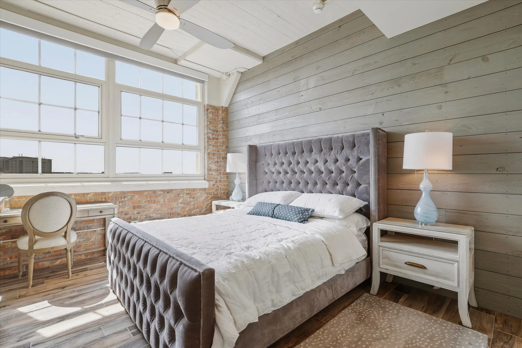 Condominium For Sale in Tarrant County , 2600 W 7th Street 1521, Fort Worth, Texas 76107, 2 Bedroom, 3 Bathroom, 2 Garage spaces, 1,654 Sqft, built in 1928, mls#21397534, Real Estate Agent in Fort Worth, Homes For Sale in Tarrant county, Homes For Sale in Fort Worth, Realtor in Fort Worth Texas, Real Estate Brokerage Independent Realty Texas, Luminita Cordes Realtor
