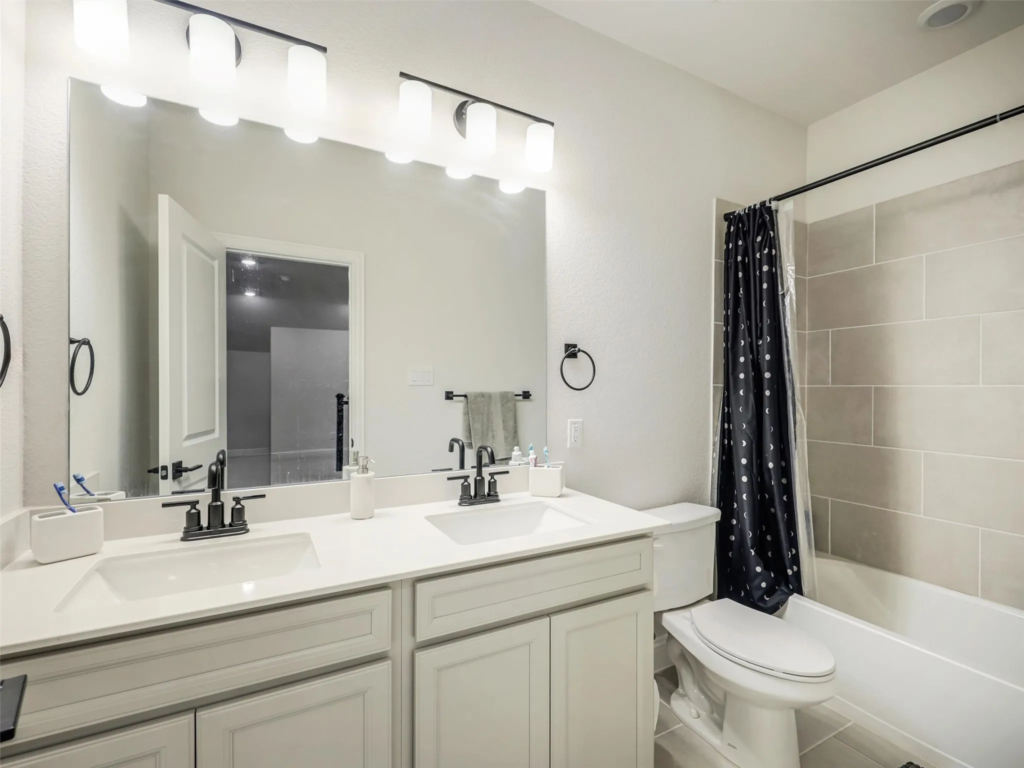 Single Family Residence For Sale in Denton County , 1708 Canals Drive, Little Elm, Texas 75068, 4 Bedroom, 3 Bathroom, 2 Garage spaces, 3,074 Sqft, built in 2024, mls#21399879, Real Estate Agent in Little Elm, Homes For Sale in Denton county, Homes For Sale in Little Elm, Realtor in Little Elm Texas, Real Estate Brokerage Independent Realty Texas, Luminita Cordes Realtor