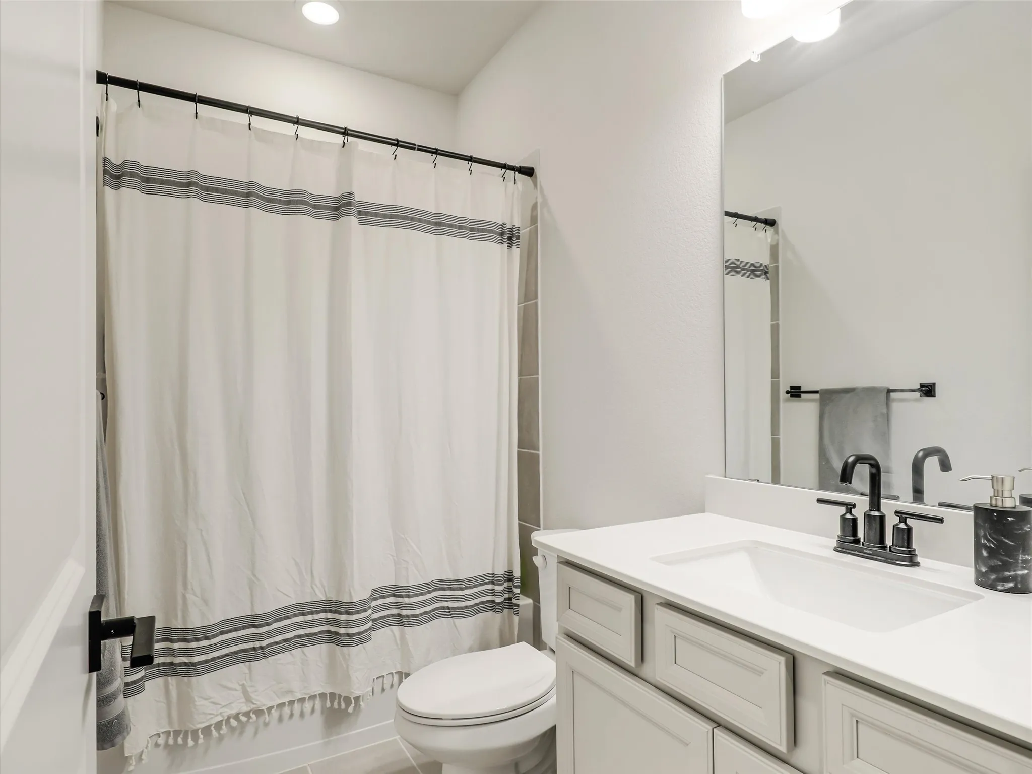 Single Family Residence For Sale in Denton County , 1708 Canals Drive, Little Elm, Texas 75068, 4 Bedroom, 3 Bathroom, 2 Garage spaces, 3,074 Sqft, built in 2024, mls#21399879, Real Estate Agent in Little Elm, Homes For Sale in Denton county, Homes For Sale in Little Elm, Realtor in Little Elm Texas, Real Estate Brokerage Independent Realty Texas, Luminita Cordes Realtor