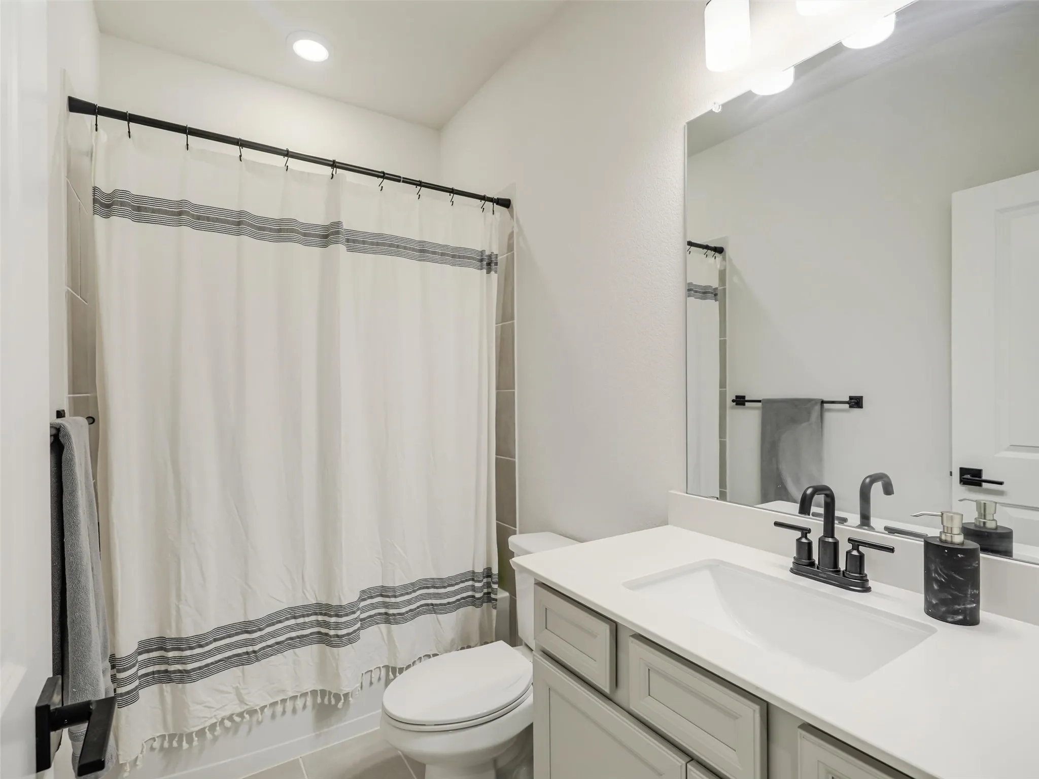 Single Family Residence For Sale in Denton County , 1708 Canals Drive, Little Elm, Texas 75068, 4 Bedroom, 3 Bathroom, 2 Garage spaces, 3,074 Sqft, built in 2024, mls#21399879, Real Estate Agent in Little Elm, Homes For Sale in Denton county, Homes For Sale in Little Elm, Realtor in Little Elm Texas, Real Estate Brokerage Independent Realty Texas, Luminita Cordes Realtor