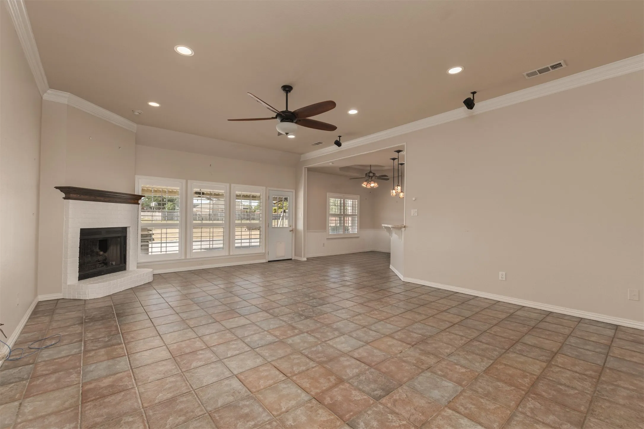 Custom plantation shutters