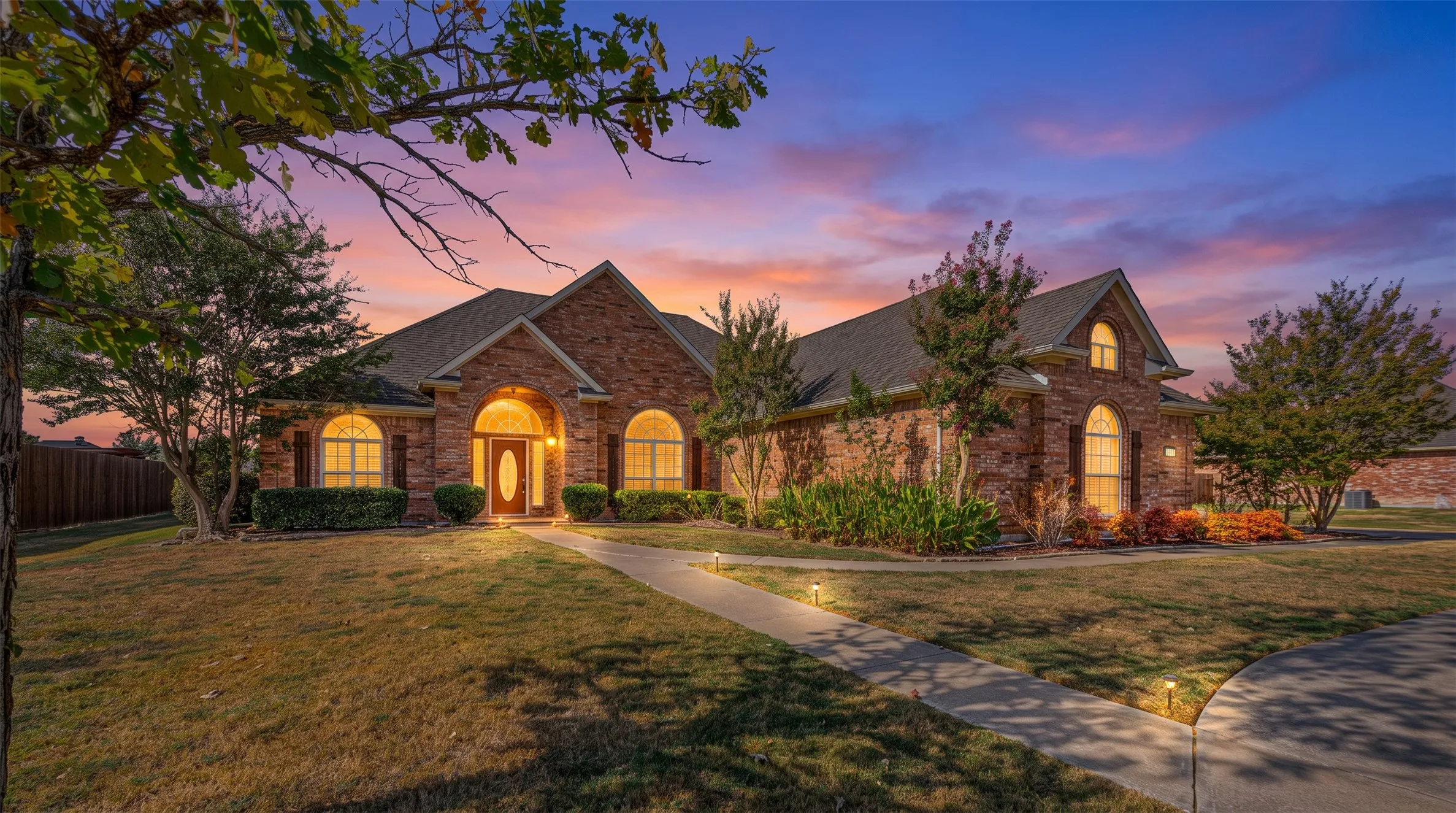 Single Family Residence For Sale in Kaufman County , 1198 E Oaklawn Drive, Talty, Texas 75160, 3 Bedroom, 2 Bathroom, 3 Garage spaces, 2,078 Sqft, built in 2000, mls#21397504, Real Estate Agent in Talty, Homes For Sale in Kaufman county, Homes For Sale in Talty, Realtor in Talty Texas, Real Estate Brokerage Independent Realty Texas, Luminita Cordes Realtor