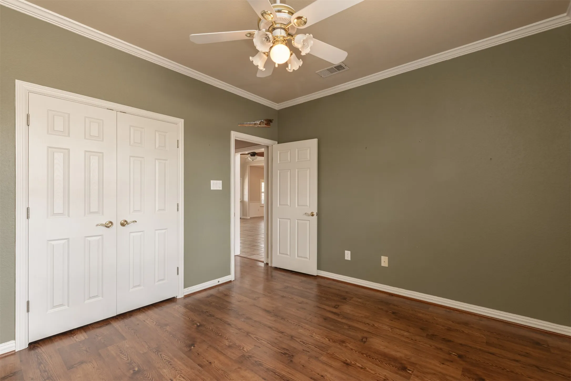 Secondary bedroom