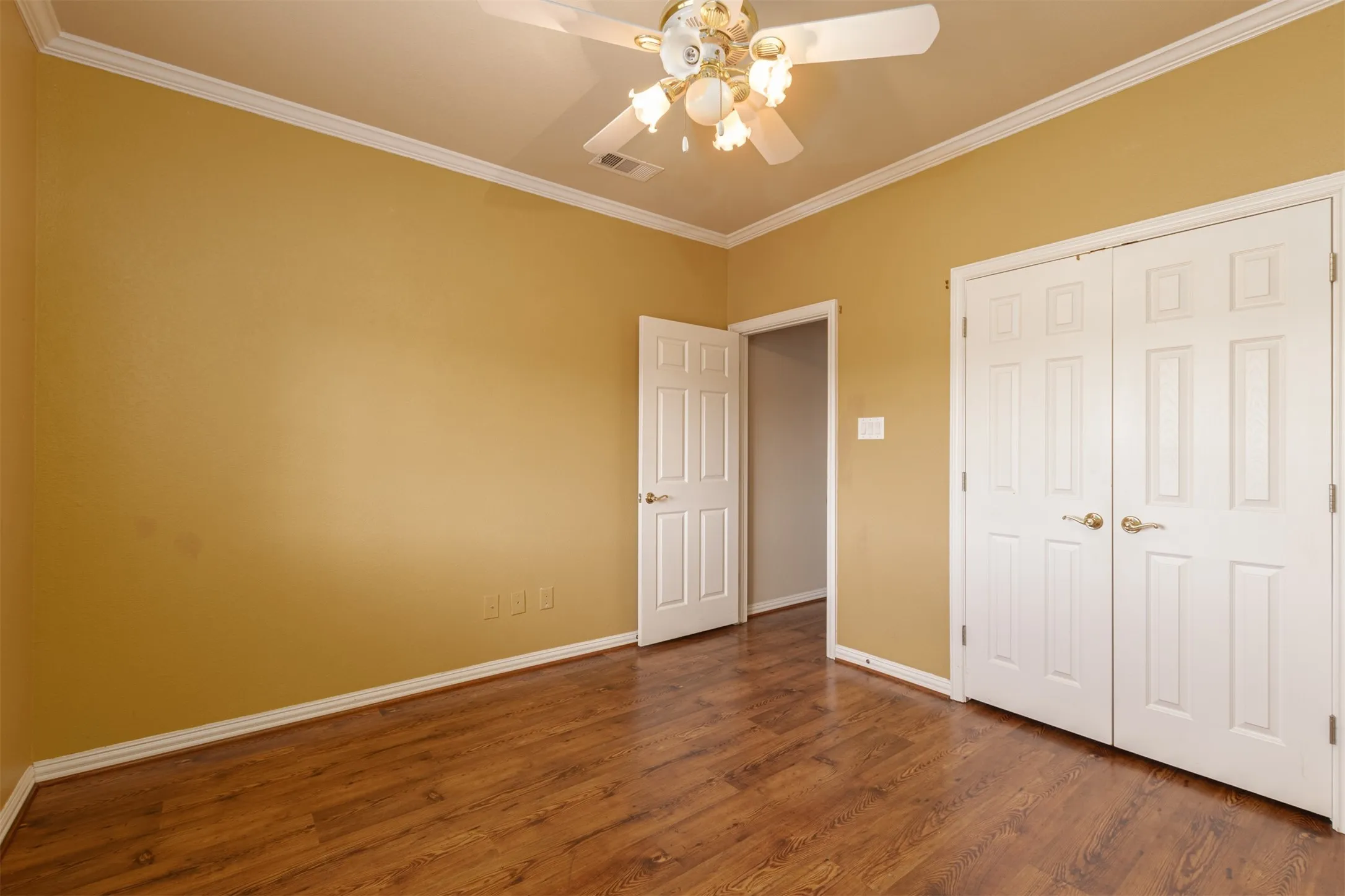 Secondary bedroom