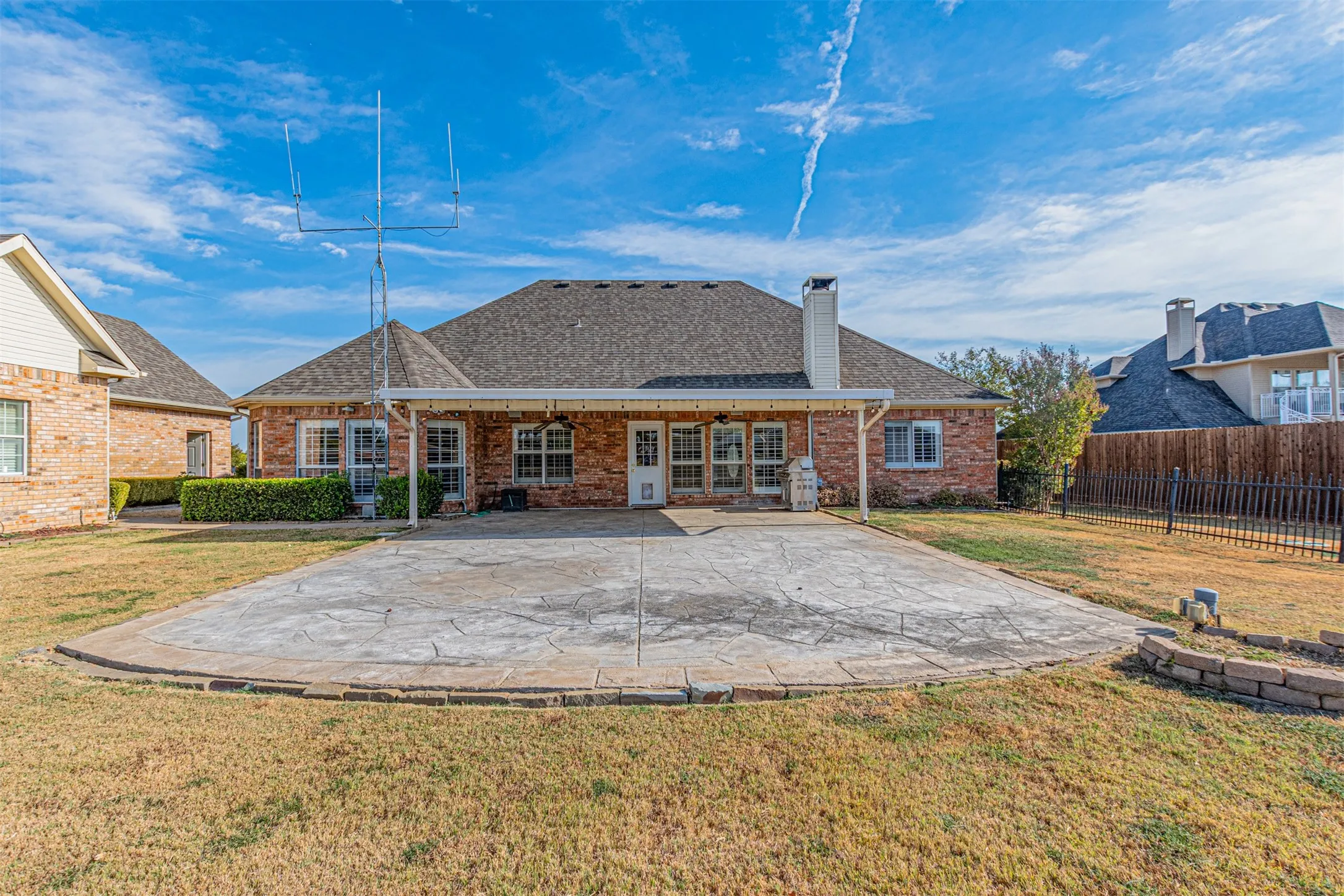 Single Family Residence For Sale in Kaufman County , 1198 E Oaklawn Drive, Talty, Texas 75160, 3 Bedroom, 2 Bathroom, 3 Garage spaces, 2,078 Sqft, built in 2000, mls#21397504, Real Estate Agent in Talty, Homes For Sale in Kaufman county, Homes For Sale in Talty, Realtor in Talty Texas, Real Estate Brokerage Independent Realty Texas, Luminita Cordes Realtor