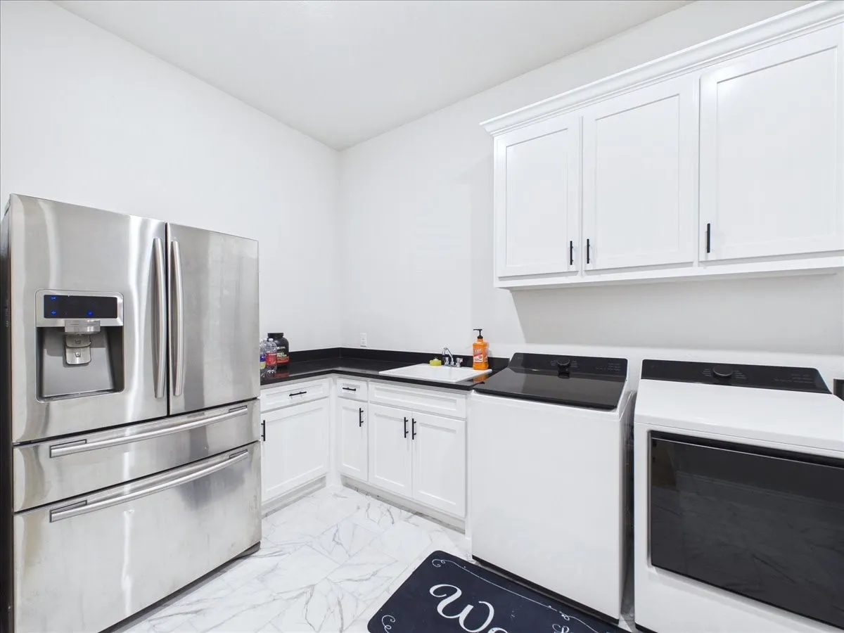 Single Family Residence For Sale in Dallas County , 262 Vidrio Drive, Sunnyvale, Texas 75182, 4 Bedroom, 5 Bathroom, 4 Garage spaces, 4,202 Sqft, built in 2024, mls#21399949, Real Estate Agent in Sunnyvale, Homes For Sale in Dallas county, Homes For Sale in Sunnyvale, Realtor in Sunnyvale Texas, Real Estate Brokerage Independent Realty Texas, Luminita Cordes Realtor