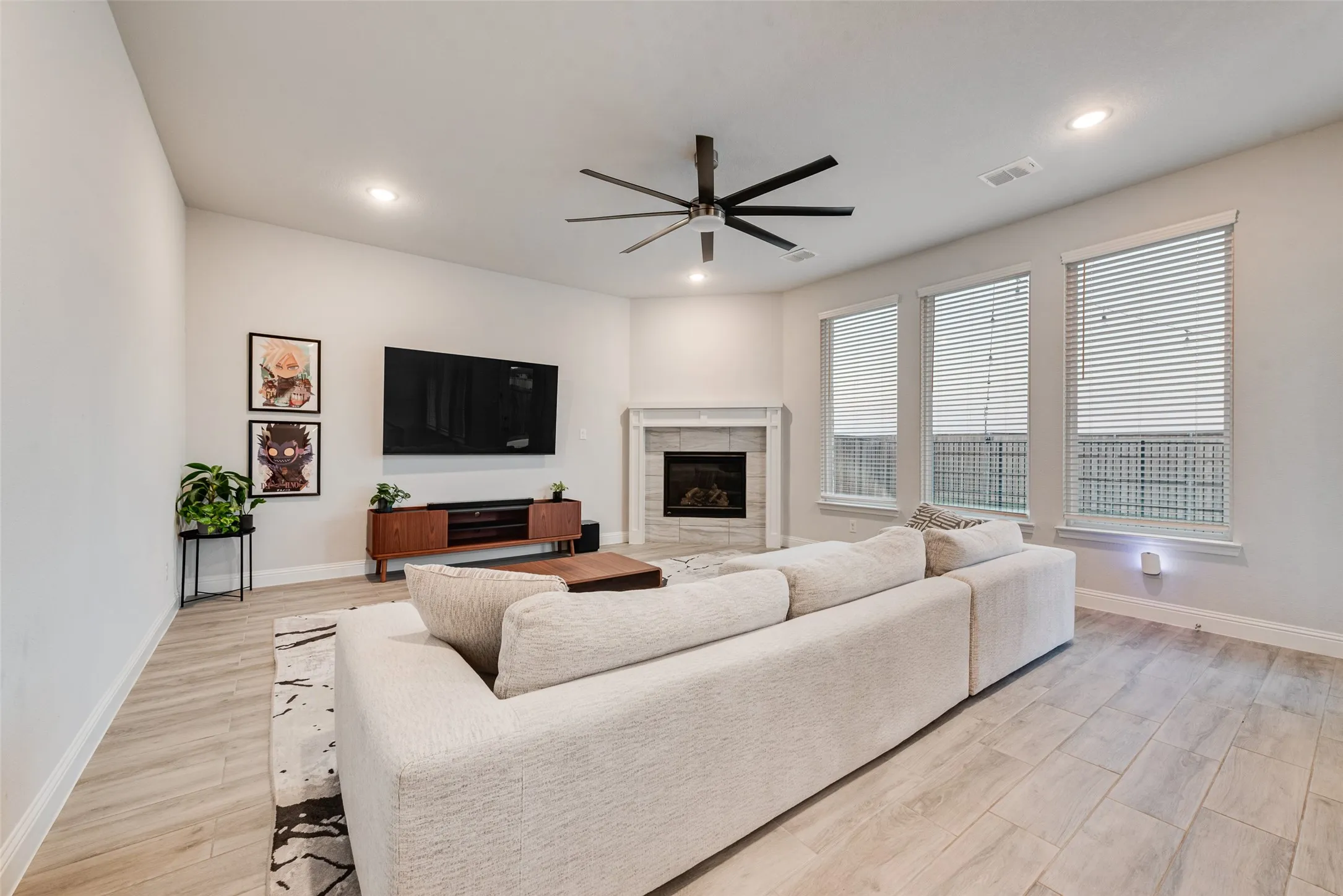 Living area featuring wood-finish flooring, recessed lighting, and a ceiling fan