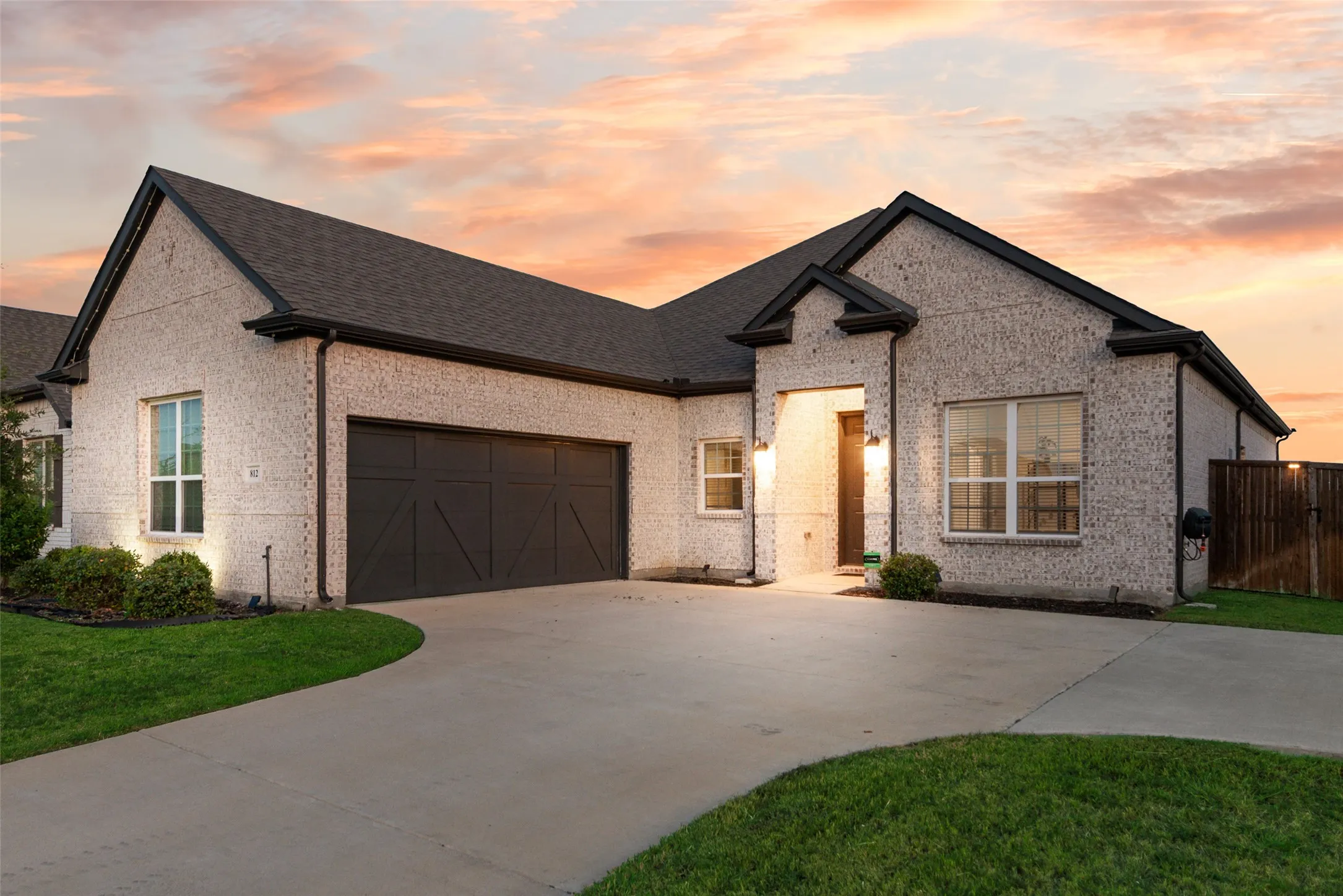 Single Family Residence For Sale in Tarrant County , 812 Stamford Avenue, Arlington, Texas 76002, 3 Bedroom, 2 Bathroom, 2 Garage spaces, 2,292 Sqft, built in 2021, mls#21398680, Real Estate Agent in Arlington, Homes For Sale in Tarrant county, Homes For Sale in Arlington, Realtor in Arlington Texas, Real Estate Brokerage Independent Realty Texas, Luminita Cordes Realtor