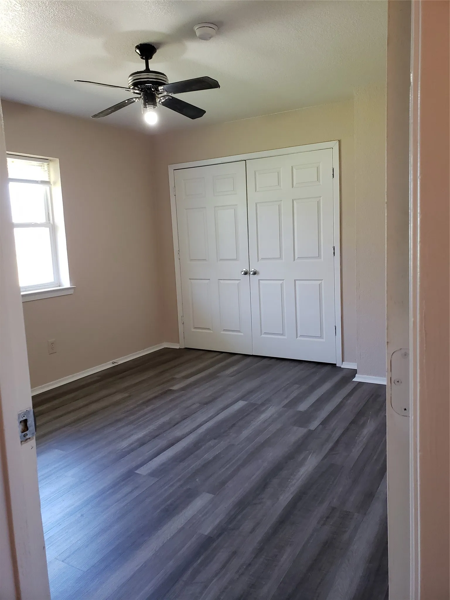 Single Family Residence For Sale in Mc Lennan County , 102 Avenue G, Lacy Lakeview, Texas 76705, 3 Bedroom, 1 Bathroom, 1 Garage spaces, 1,025 Sqft, built in 1994, mls#21400750, Real Estate Agent in Lacy Lakeview, Homes For Sale in Mc Lennan county, Homes For Sale in Lacy Lakeview, Realtor in Lacy Lakeview Texas, Real Estate Brokerage Independent Realty Texas, Luminita Cordes Realtor