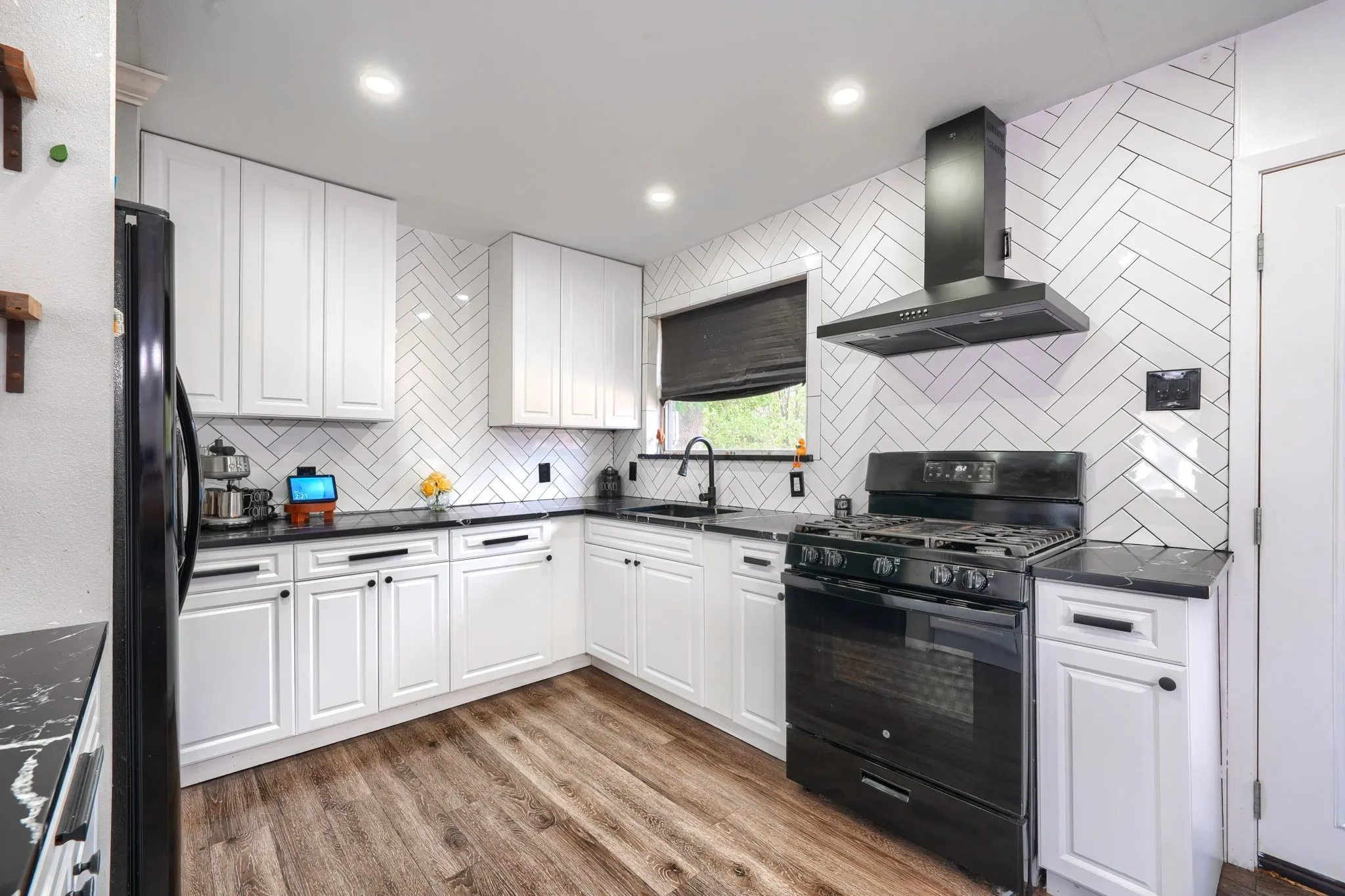 Single Family Residence For Sale in Dallas County , 4413 Hyde Park Drive, Mesquite, Texas 75150, 3 Bedroom, 1 Bathroom, 1 Garage spaces, 944 Sqft, built in 1957, mls#21400690, Real Estate Agent in Mesquite, Homes For Sale in Dallas county, Homes For Sale in Mesquite, Realtor in Mesquite Texas, Real Estate Brokerage Independent Realty Texas, Luminita Cordes Realtor