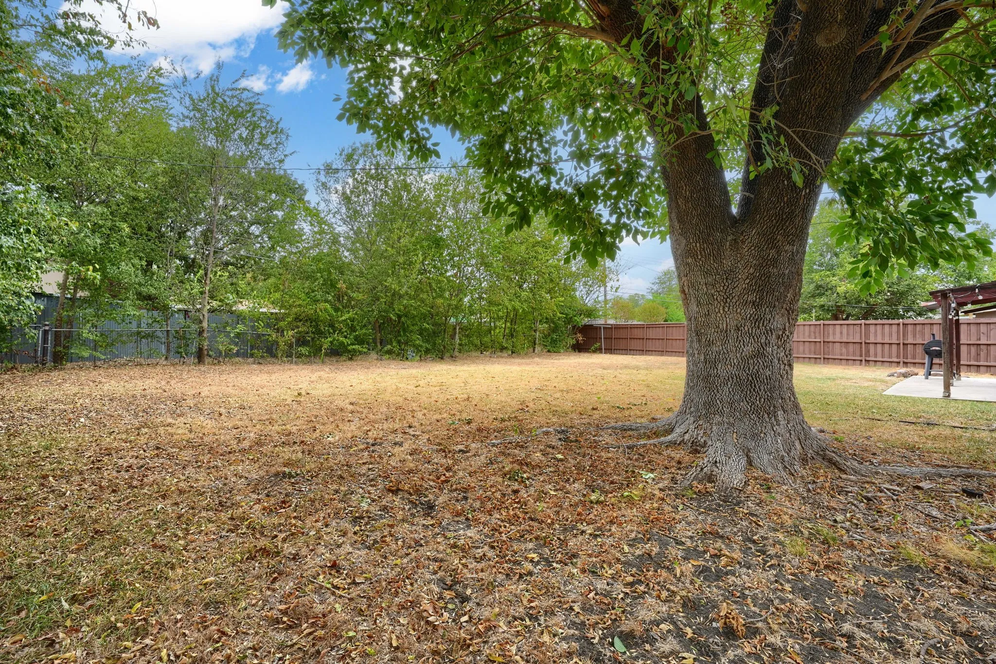 Single Family Residence For Sale in Dallas County , 4413 Hyde Park Drive, Mesquite, Texas 75150, 3 Bedroom, 1 Bathroom, 1 Garage spaces, 944 Sqft, built in 1957, mls#21400690, Real Estate Agent in Mesquite, Homes For Sale in Dallas county, Homes For Sale in Mesquite, Realtor in Mesquite Texas, Real Estate Brokerage Independent Realty Texas, Luminita Cordes Realtor
