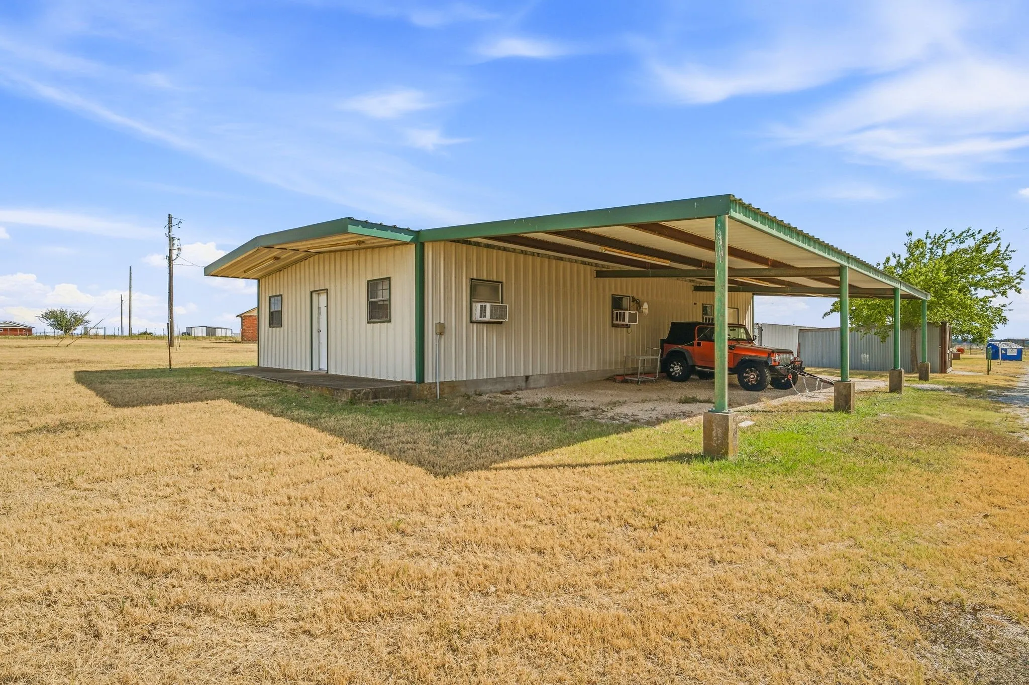 Farm For Sale in Erath County , 10392 US Highway 67, Stephenville, Texas 76401, 5 Bedroom, 4 Bathroom, 2 Garage spaces, 3,406 Sqft, built in 1977, mls#21399680, Real Estate Agent in Stephenville, Homes For Sale in Erath county, Homes For Sale in Stephenville, Realtor in Stephenville Texas, Real Estate Brokerage Independent Realty Texas, Luminita Cordes Realtor