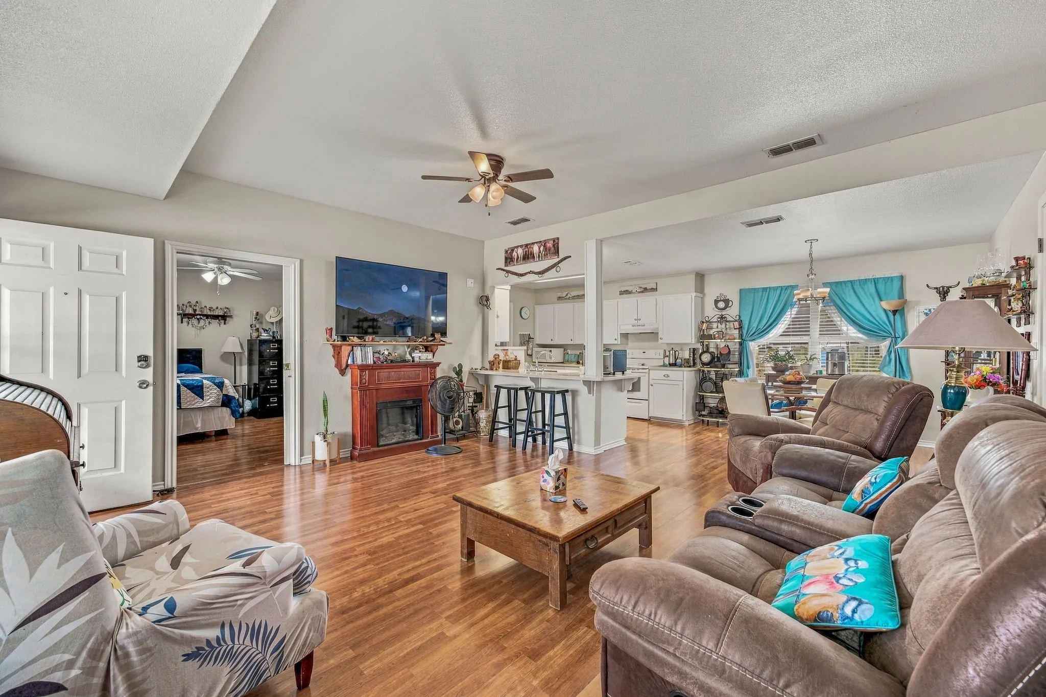 Farm For Sale in Erath County , 10392 US Highway 67, Stephenville, Texas 76401, 5 Bedroom, 4 Bathroom, 2 Garage spaces, 3,406 Sqft, built in 1977, mls#21399680, Real Estate Agent in Stephenville, Homes For Sale in Erath county, Homes For Sale in Stephenville, Realtor in Stephenville Texas, Real Estate Brokerage Independent Realty Texas, Luminita Cordes Realtor