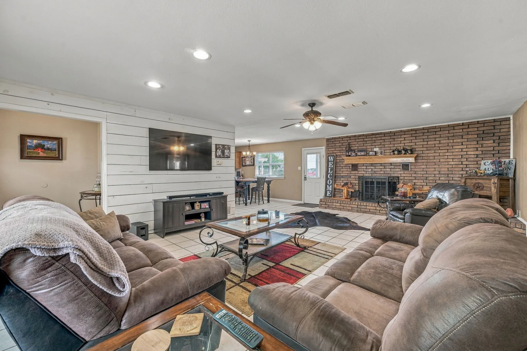 Farm For Sale in Erath County , 10392 US Highway 67, Stephenville, Texas 76401, 5 Bedroom, 4 Bathroom, 2 Garage spaces, 3,406 Sqft, built in 1977, mls#21399680, Real Estate Agent in Stephenville, Homes For Sale in Erath county, Homes For Sale in Stephenville, Realtor in Stephenville Texas, Real Estate Brokerage Independent Realty Texas, Luminita Cordes Realtor