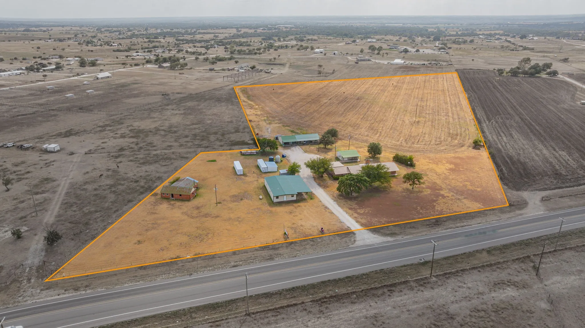 Farm For Sale in Erath County , 10392 US Highway 67, Stephenville, Texas 76401, 5 Bedroom, 4 Bathroom, 2 Garage spaces, 3,406 Sqft, built in 1977, mls#21399680, Real Estate Agent in Stephenville, Homes For Sale in Erath county, Homes For Sale in Stephenville, Realtor in Stephenville Texas, Real Estate Brokerage Independent Realty Texas, Luminita Cordes Realtor