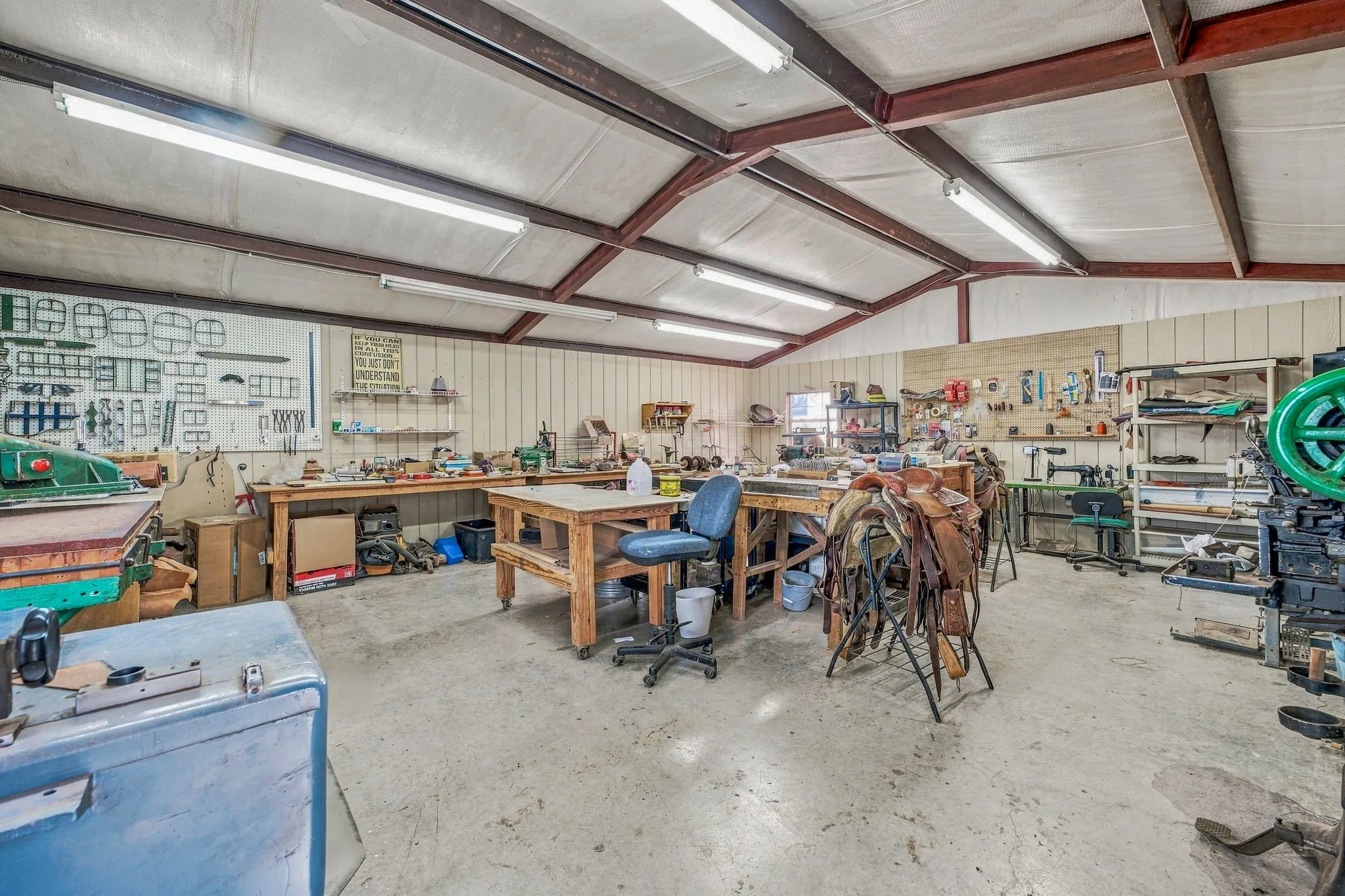 Farm For Sale in Erath County , 10392 US Highway 67, Stephenville, Texas 76401, 5 Bedroom, 4 Bathroom, 2 Garage spaces, 3,406 Sqft, built in 1977, mls#21399680, Real Estate Agent in Stephenville, Homes For Sale in Erath county, Homes For Sale in Stephenville, Realtor in Stephenville Texas, Real Estate Brokerage Independent Realty Texas, Luminita Cordes Realtor
