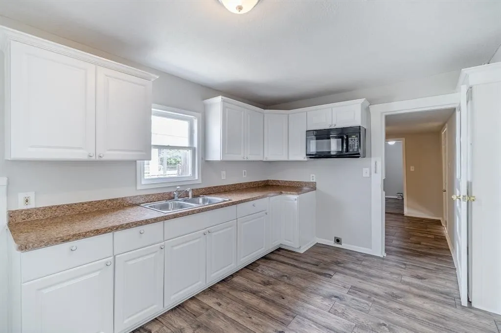 Single Family Residence For Rent in Tarrant County , 3708 Merrett Drive, Lake Worth, Texas 76135, 3 Bedroom, 1 Bathroom, Garage spaces, 1,750 Sqft, built in 1953, mls#21400756, Real Estate Agent in Lake Worth, Homes For Rent in Tarrant county, Homes For Rent in Lake Worth, Realtor in Lake Worth Texas, Real Estate Brokerage Independent Realty Texas, Luminita Cordes Realtor