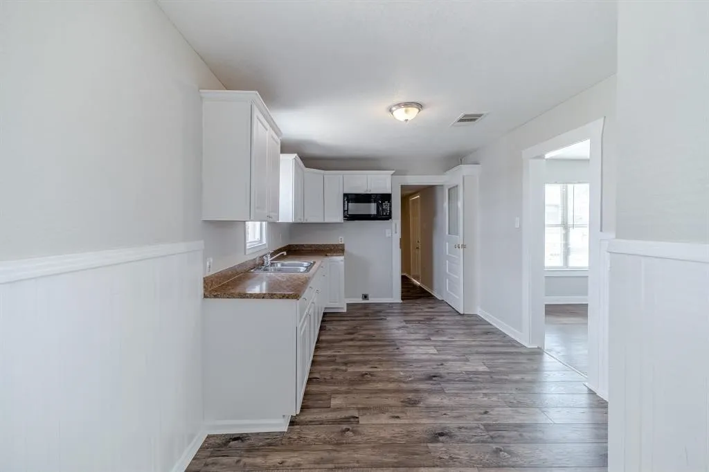 Single Family Residence For Rent in Tarrant County , 3708 Merrett Drive, Lake Worth, Texas 76135, 3 Bedroom, 1 Bathroom, Garage spaces, 1,750 Sqft, built in 1953, mls#21400756, Real Estate Agent in Lake Worth, Homes For Rent in Tarrant county, Homes For Rent in Lake Worth, Realtor in Lake Worth Texas, Real Estate Brokerage Independent Realty Texas, Luminita Cordes Realtor