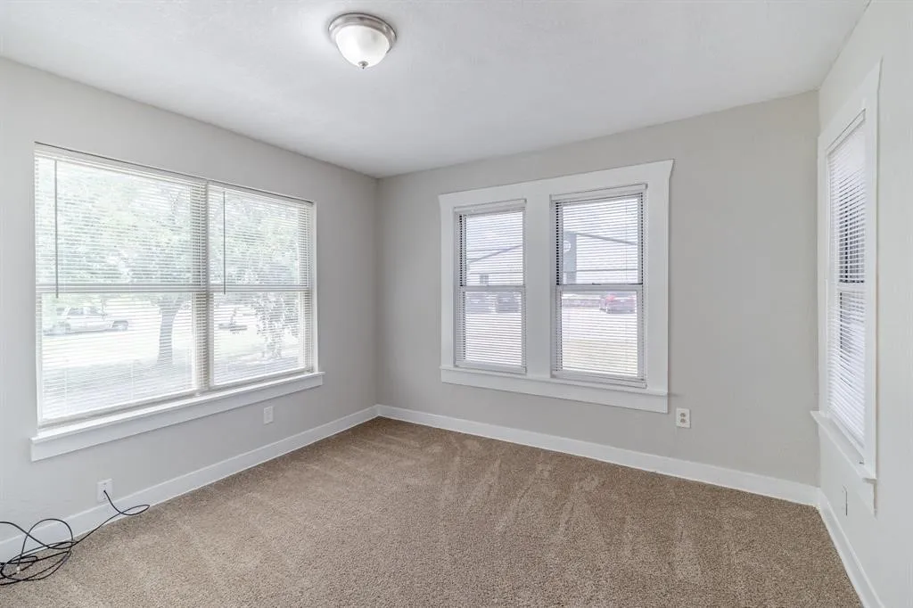 Single Family Residence For Rent in Tarrant County , 3708 Merrett Drive, Lake Worth, Texas 76135, 3 Bedroom, 1 Bathroom, Garage spaces, 1,750 Sqft, built in 1953, mls#21400756, Real Estate Agent in Lake Worth, Homes For Rent in Tarrant county, Homes For Rent in Lake Worth, Realtor in Lake Worth Texas, Real Estate Brokerage Independent Realty Texas, Luminita Cordes Realtor