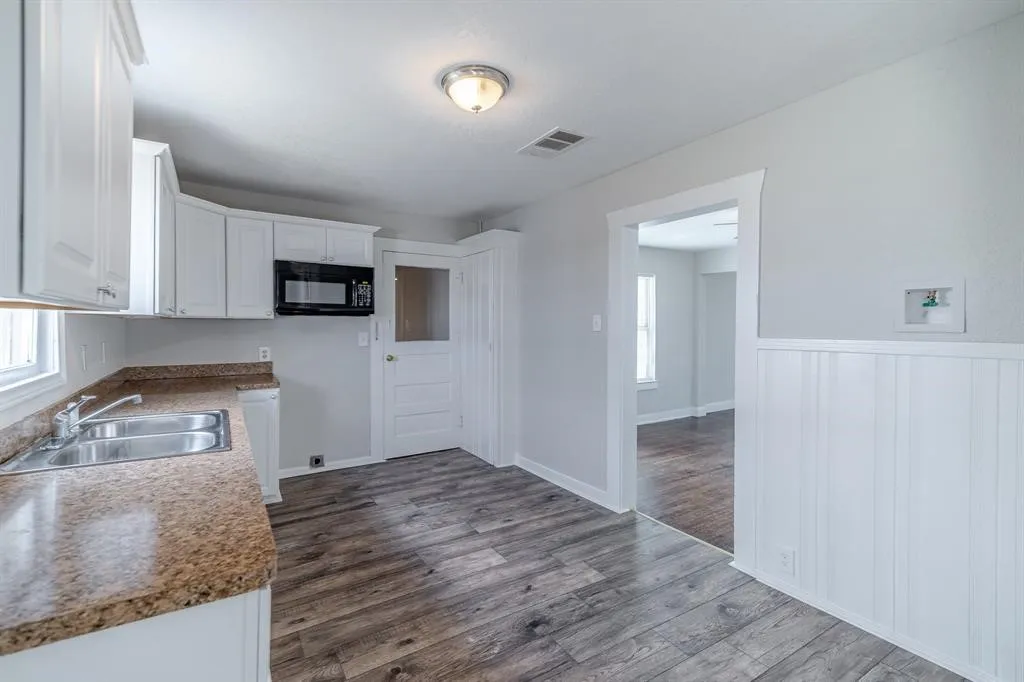 Single Family Residence For Rent in Tarrant County , 3708 Merrett Drive, Lake Worth, Texas 76135, 3 Bedroom, 1 Bathroom, Garage spaces, 1,750 Sqft, built in 1953, mls#21400756, Real Estate Agent in Lake Worth, Homes For Rent in Tarrant county, Homes For Rent in Lake Worth, Realtor in Lake Worth Texas, Real Estate Brokerage Independent Realty Texas, Luminita Cordes Realtor