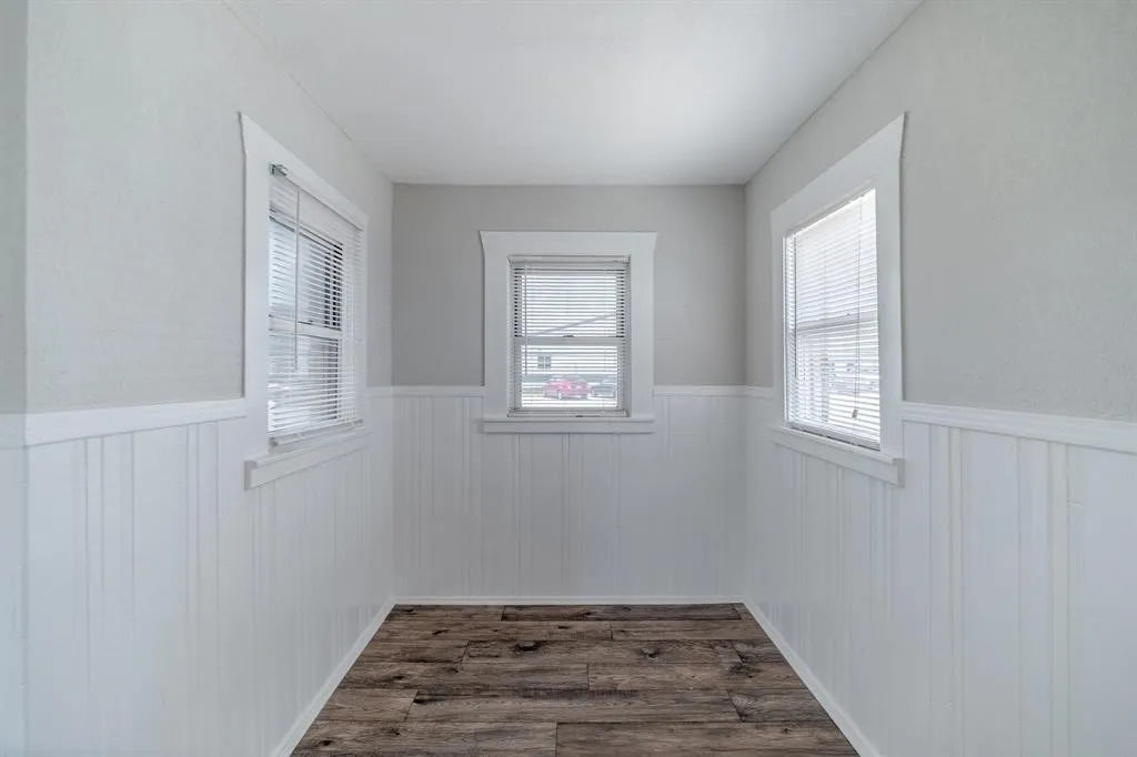 Single Family Residence For Rent in Tarrant County , 3708 Merrett Drive, Lake Worth, Texas 76135, 3 Bedroom, 1 Bathroom, Garage spaces, 1,750 Sqft, built in 1953, mls#21400756, Real Estate Agent in Lake Worth, Homes For Rent in Tarrant county, Homes For Rent in Lake Worth, Realtor in Lake Worth Texas, Real Estate Brokerage Independent Realty Texas, Luminita Cordes Realtor