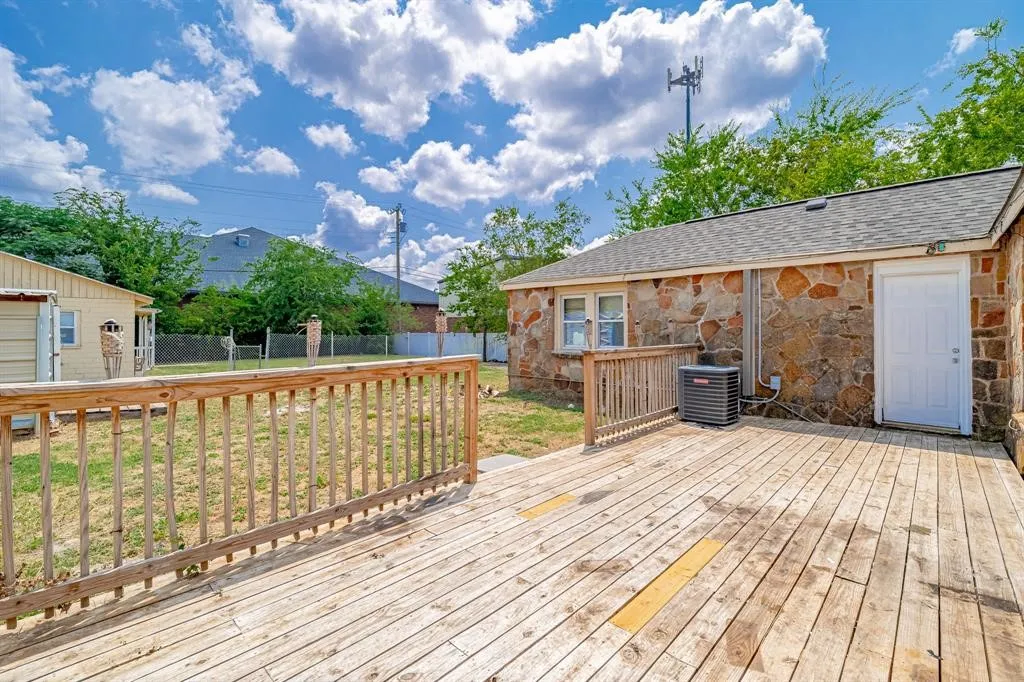 Single Family Residence For Rent in Tarrant County , 3708 Merrett Drive, Lake Worth, Texas 76135, 3 Bedroom, 1 Bathroom, Garage spaces, 1,750 Sqft, built in 1953, mls#21400756, Real Estate Agent in Lake Worth, Homes For Rent in Tarrant county, Homes For Rent in Lake Worth, Realtor in Lake Worth Texas, Real Estate Brokerage Independent Realty Texas, Luminita Cordes Realtor