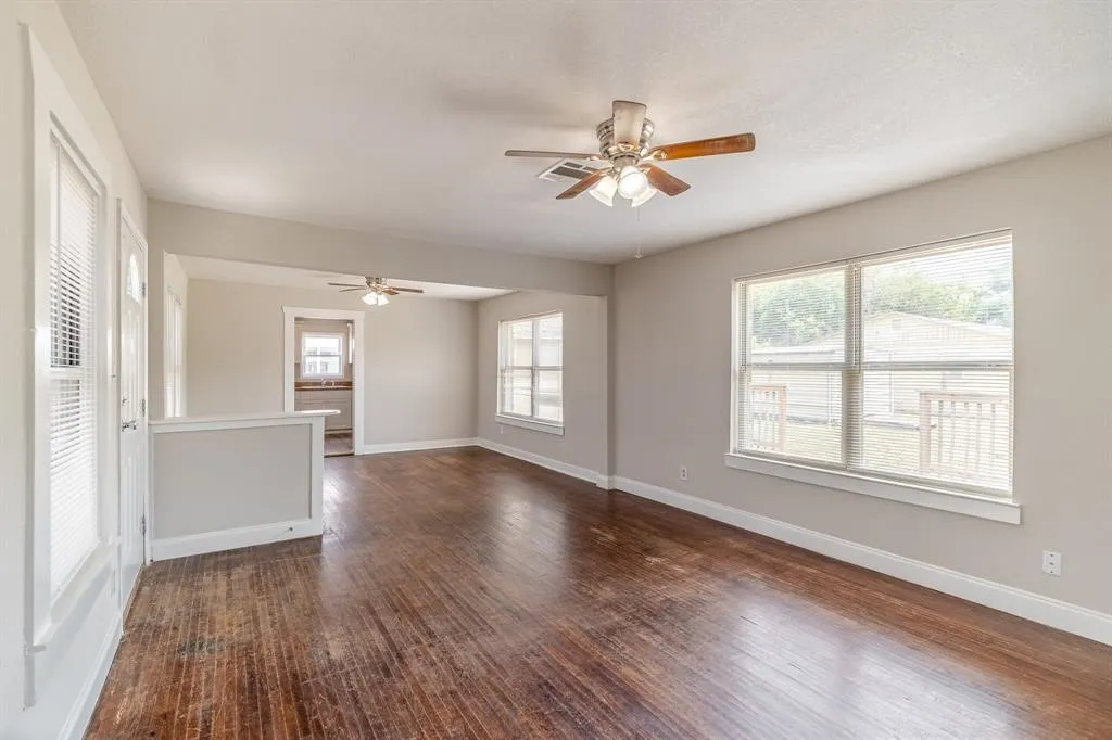 Single Family Residence For Rent in Tarrant County , 3708 Merrett Drive, Lake Worth, Texas 76135, 3 Bedroom, 1 Bathroom, Garage spaces, 1,750 Sqft, built in 1953, mls#21400756, Real Estate Agent in Lake Worth, Homes For Rent in Tarrant county, Homes For Rent in Lake Worth, Realtor in Lake Worth Texas, Real Estate Brokerage Independent Realty Texas, Luminita Cordes Realtor
