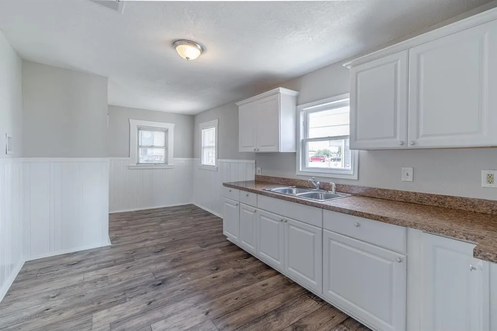 Single Family Residence For Rent in Tarrant County , 3708 Merrett Drive, Lake Worth, Texas 76135, 3 Bedroom, 1 Bathroom, Garage spaces, 1,750 Sqft, built in 1953, mls#21400756, Real Estate Agent in Lake Worth, Homes For Rent in Tarrant county, Homes For Rent in Lake Worth, Realtor in Lake Worth Texas, Real Estate Brokerage Independent Realty Texas, Luminita Cordes Realtor