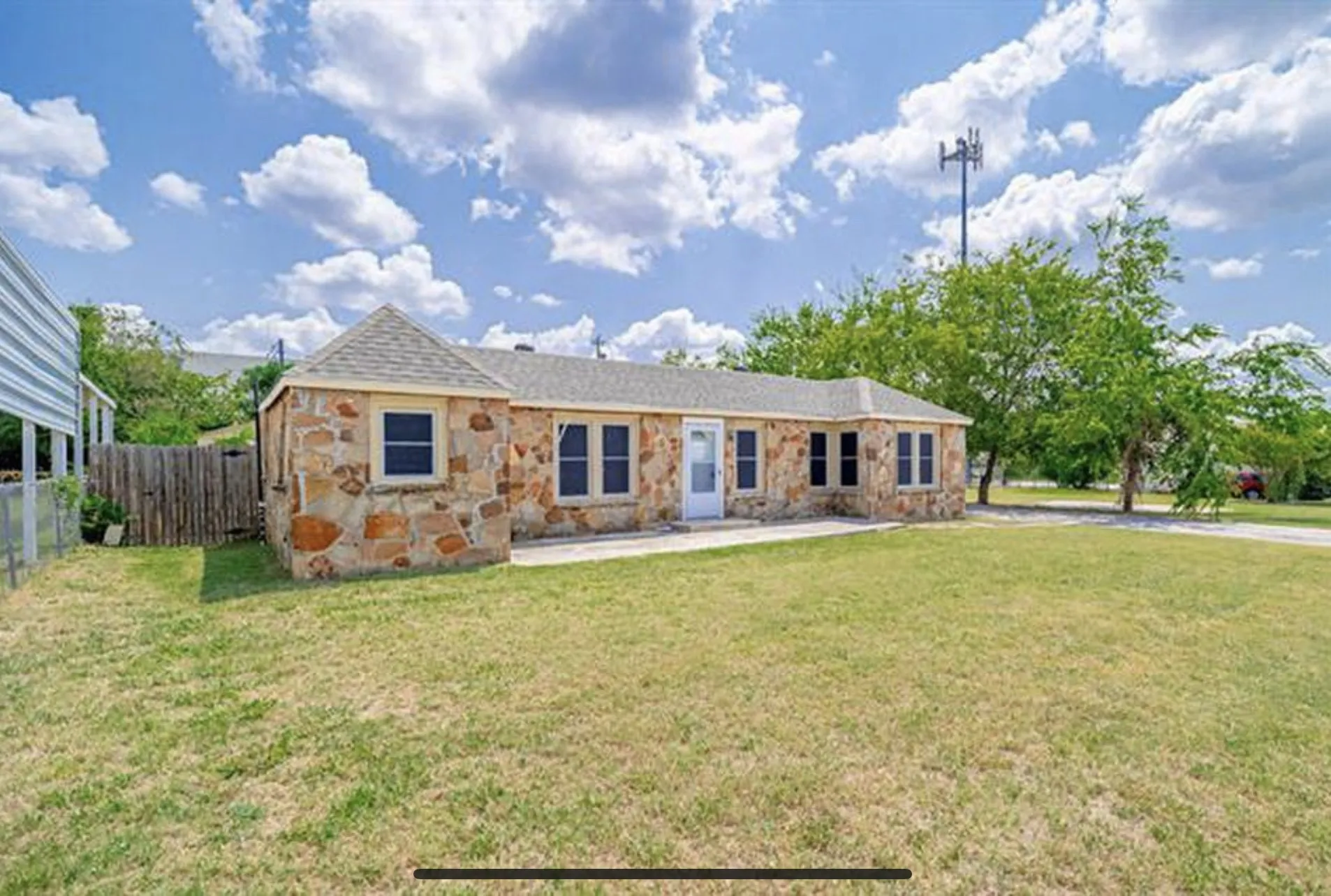 Single Family Residence For Rent in Tarrant County , 3708 Merrett Drive, Lake Worth, Texas 76135, 3 Bedroom, 1 Bathroom, Garage spaces, 1,750 Sqft, built in 1953, mls#21400756, Real Estate Agent in Lake Worth, Homes For Rent in Tarrant county, Homes For Rent in Lake Worth, Realtor in Lake Worth Texas, Real Estate Brokerage Independent Realty Texas, Luminita Cordes Realtor