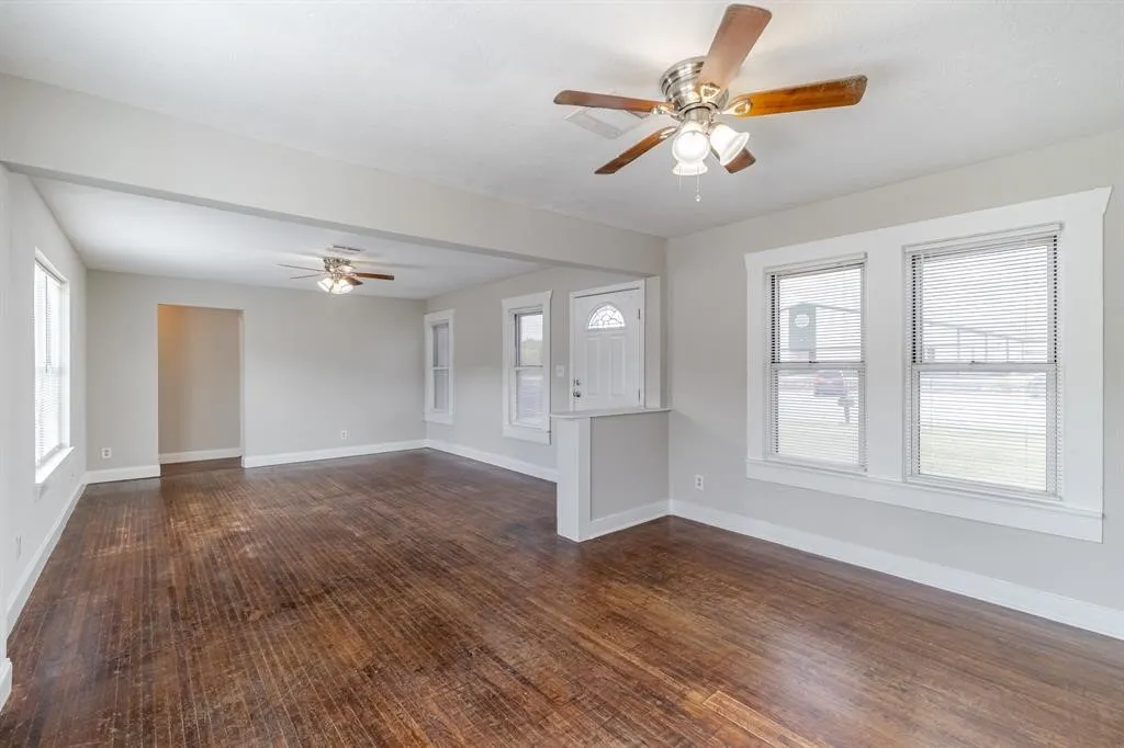 Single Family Residence For Rent in Tarrant County , 3708 Merrett Drive, Lake Worth, Texas 76135, 3 Bedroom, 1 Bathroom, Garage spaces, 1,750 Sqft, built in 1953, mls#21400756, Real Estate Agent in Lake Worth, Homes For Rent in Tarrant county, Homes For Rent in Lake Worth, Realtor in Lake Worth Texas, Real Estate Brokerage Independent Realty Texas, Luminita Cordes Realtor