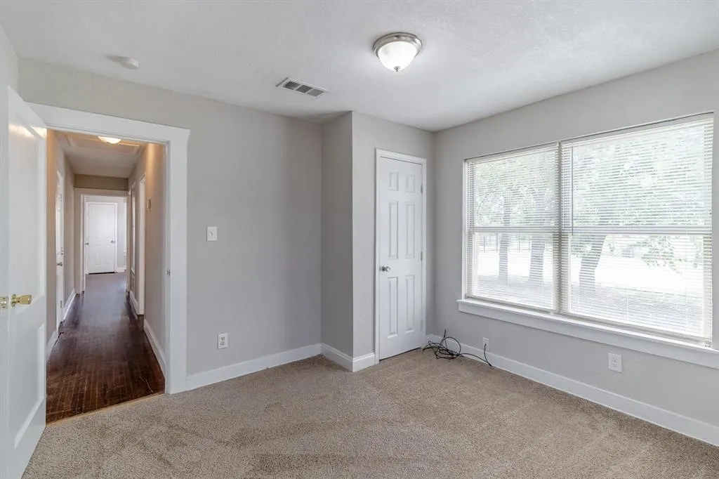 Single Family Residence For Rent in Tarrant County , 3708 Merrett Drive, Lake Worth, Texas 76135, 3 Bedroom, 1 Bathroom, Garage spaces, 1,750 Sqft, built in 1953, mls#21400756, Real Estate Agent in Lake Worth, Homes For Rent in Tarrant county, Homes For Rent in Lake Worth, Realtor in Lake Worth Texas, Real Estate Brokerage Independent Realty Texas, Luminita Cordes Realtor