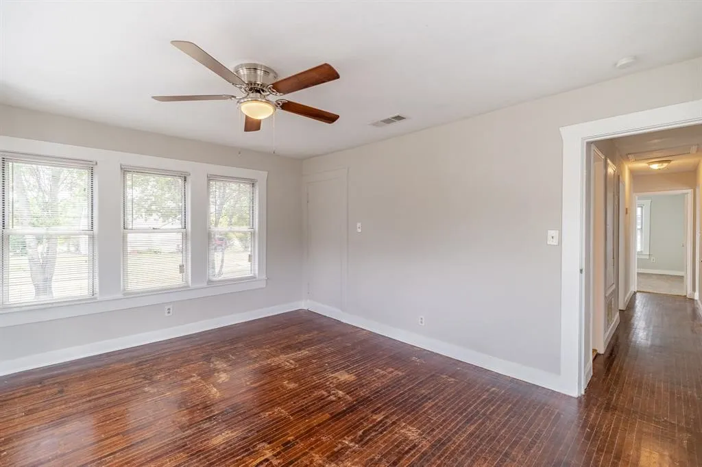 Single Family Residence For Rent in Tarrant County , 3708 Merrett Drive, Lake Worth, Texas 76135, 3 Bedroom, 1 Bathroom, Garage spaces, 1,750 Sqft, built in 1953, mls#21400756, Real Estate Agent in Lake Worth, Homes For Rent in Tarrant county, Homes For Rent in Lake Worth, Realtor in Lake Worth Texas, Real Estate Brokerage Independent Realty Texas, Luminita Cordes Realtor