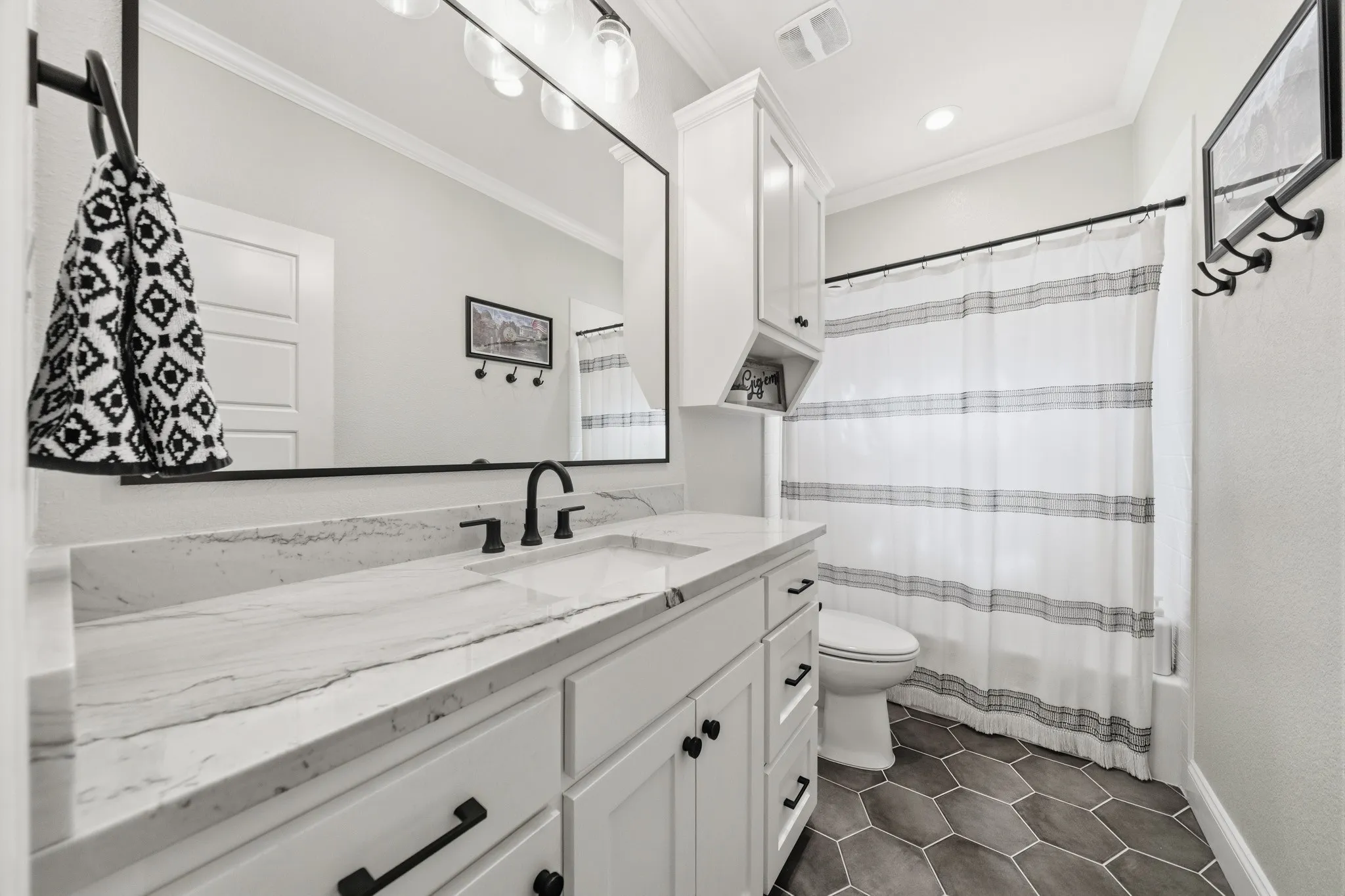 Single Family Residence For Sale in Mc Lennan County , 2108 Stinson Court, Lorena, Texas 76655, 4 Bedroom, 3 Bathroom, 2 Garage spaces, 2,297 Sqft, built in 2021, mls#21397070, Real Estate Agent in Lorena, Homes For Sale in Mc Lennan county, Homes For Sale in Lorena, Realtor in Lorena Texas, Real Estate Brokerage Independent Realty Texas, Luminita Cordes Realtor
