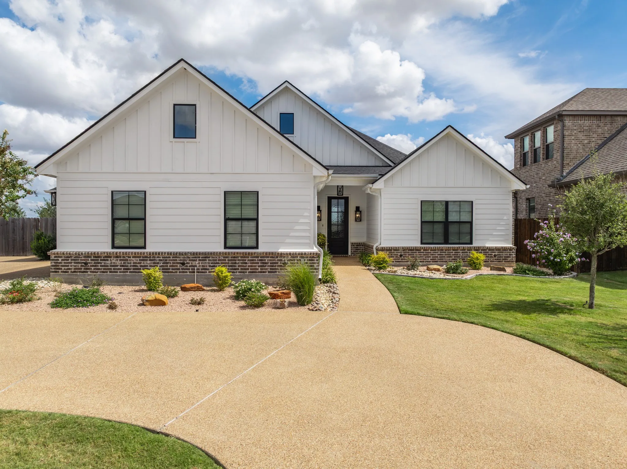 Single Family Residence For Sale in Mc Lennan County , 2108 Stinson Court, Lorena, Texas 76655, 4 Bedroom, 3 Bathroom, 2 Garage spaces, 2,297 Sqft, built in 2021, mls#21397070, Real Estate Agent in Lorena, Homes For Sale in Mc Lennan county, Homes For Sale in Lorena, Realtor in Lorena Texas, Real Estate Brokerage Independent Realty Texas, Luminita Cordes Realtor