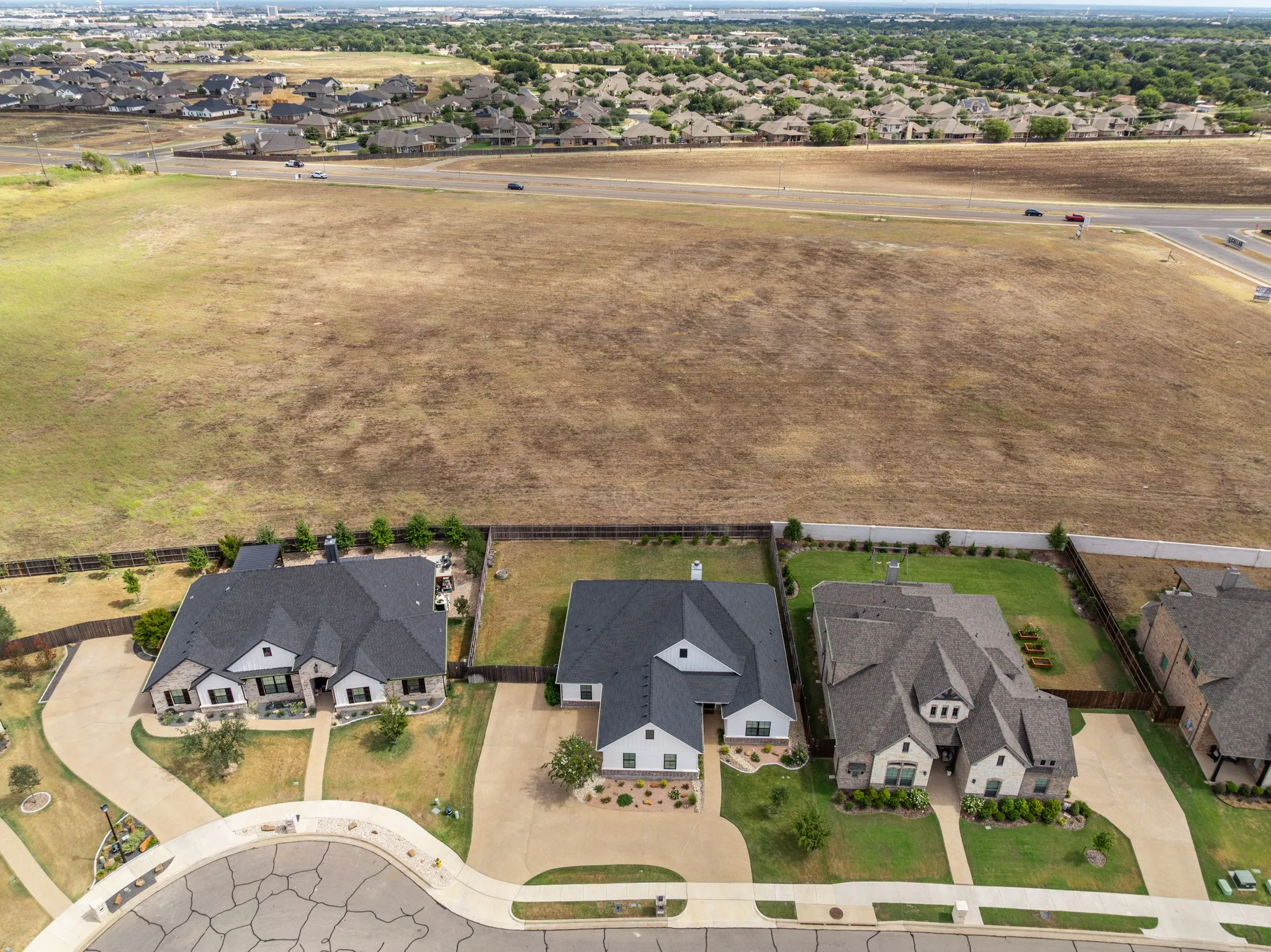 Single Family Residence For Sale in Mc Lennan County , 2108 Stinson Court, Lorena, Texas 76655, 4 Bedroom, 3 Bathroom, 2 Garage spaces, 2,297 Sqft, built in 2021, mls#21397070, Real Estate Agent in Lorena, Homes For Sale in Mc Lennan county, Homes For Sale in Lorena, Realtor in Lorena Texas, Real Estate Brokerage Independent Realty Texas, Luminita Cordes Realtor