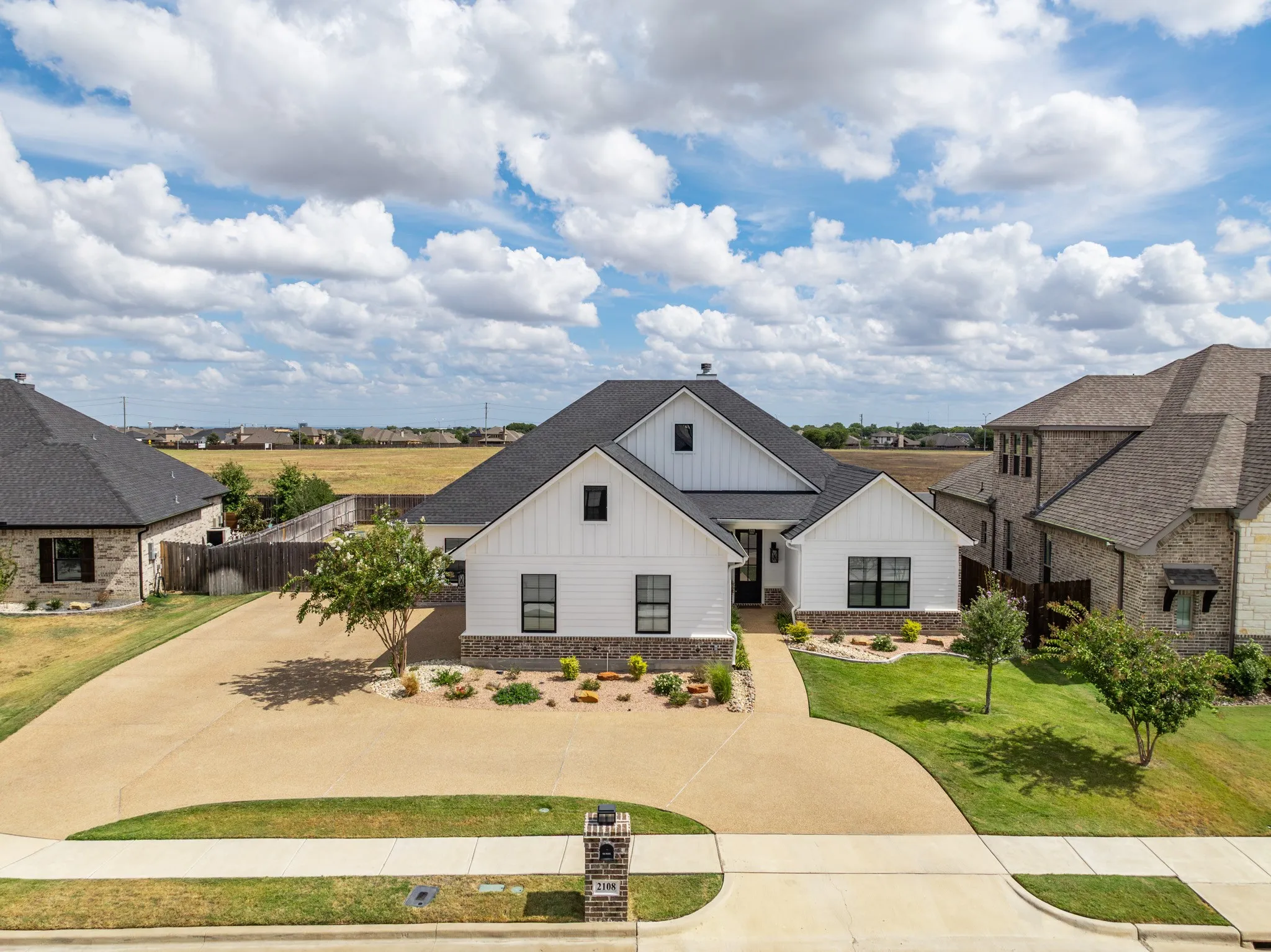 Single Family Residence For Sale in Mc Lennan County , 2108 Stinson Court, Lorena, Texas 76655, 4 Bedroom, 3 Bathroom, 2 Garage spaces, 2,297 Sqft, built in 2021, mls#21397070, Real Estate Agent in Lorena, Homes For Sale in Mc Lennan county, Homes For Sale in Lorena, Realtor in Lorena Texas, Real Estate Brokerage Independent Realty Texas, Luminita Cordes Realtor