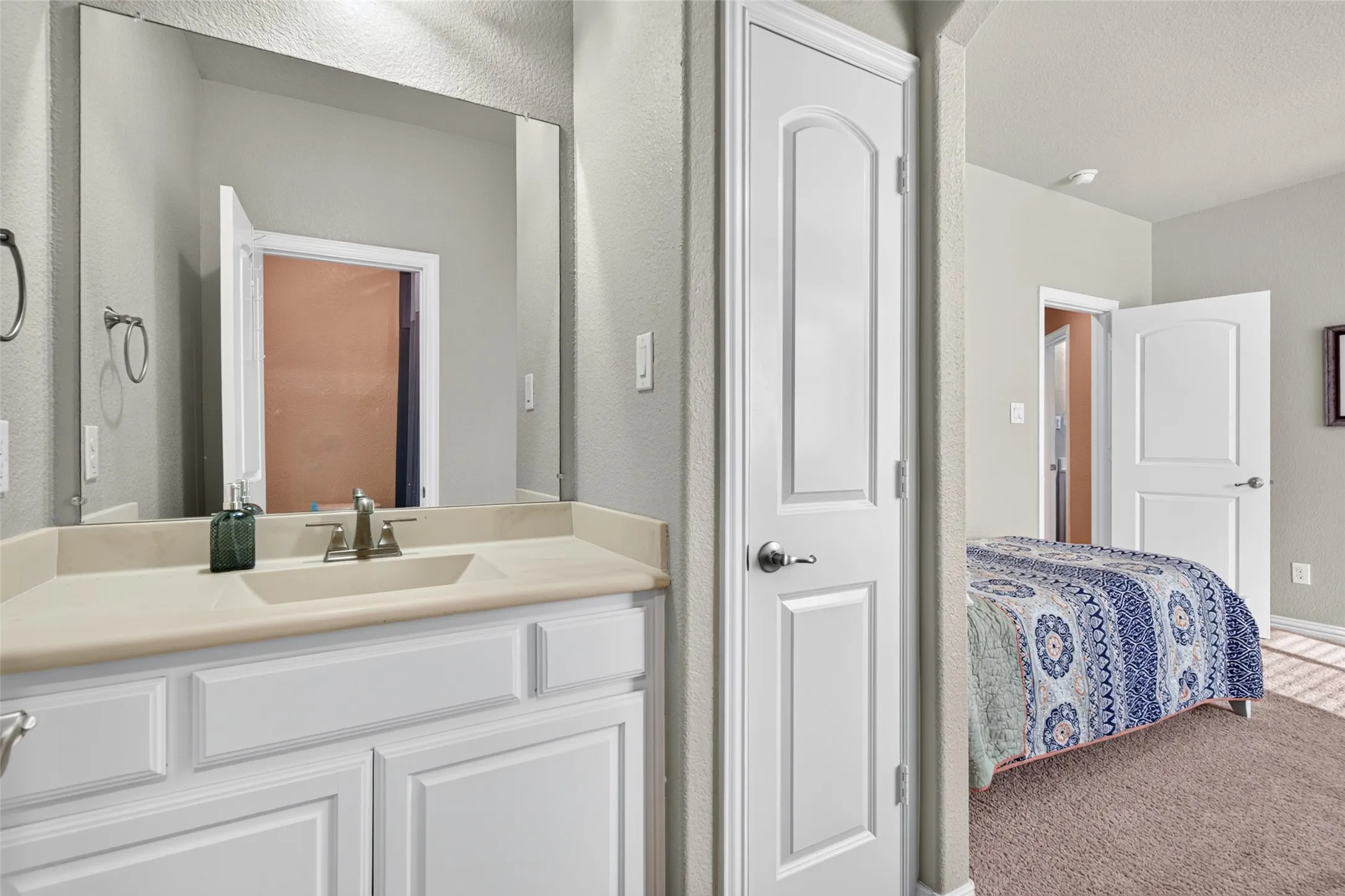 Single Family Residence For Sale in Tarrant County , 2705 Sky Ridge Road, Arlington, Texas 76001, 5 Bedroom, 5 Bathroom, 2 Garage spaces, 4,332 Sqft, built in 2016, mls#21400759, Real Estate Agent in Arlington, Homes For Sale in Tarrant county, Homes For Sale in Arlington, Realtor in Arlington Texas, Real Estate Brokerage Independent Realty Texas, Luminita Cordes Realtor