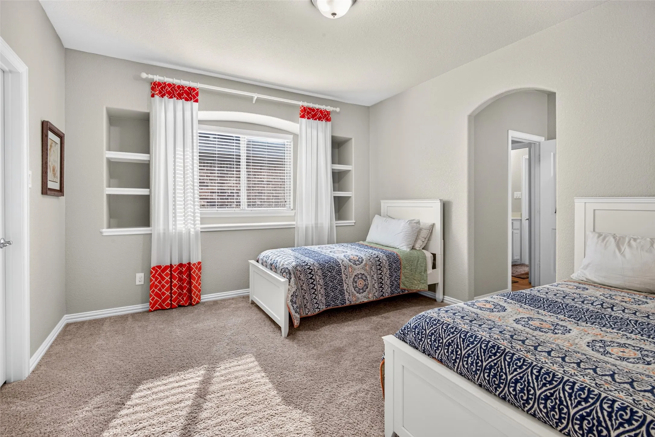 Single Family Residence For Sale in Tarrant County , 2705 Sky Ridge Road, Arlington, Texas 76001, 5 Bedroom, 5 Bathroom, 2 Garage spaces, 4,332 Sqft, built in 2016, mls#21400759, Real Estate Agent in Arlington, Homes For Sale in Tarrant county, Homes For Sale in Arlington, Realtor in Arlington Texas, Real Estate Brokerage Independent Realty Texas, Luminita Cordes Realtor