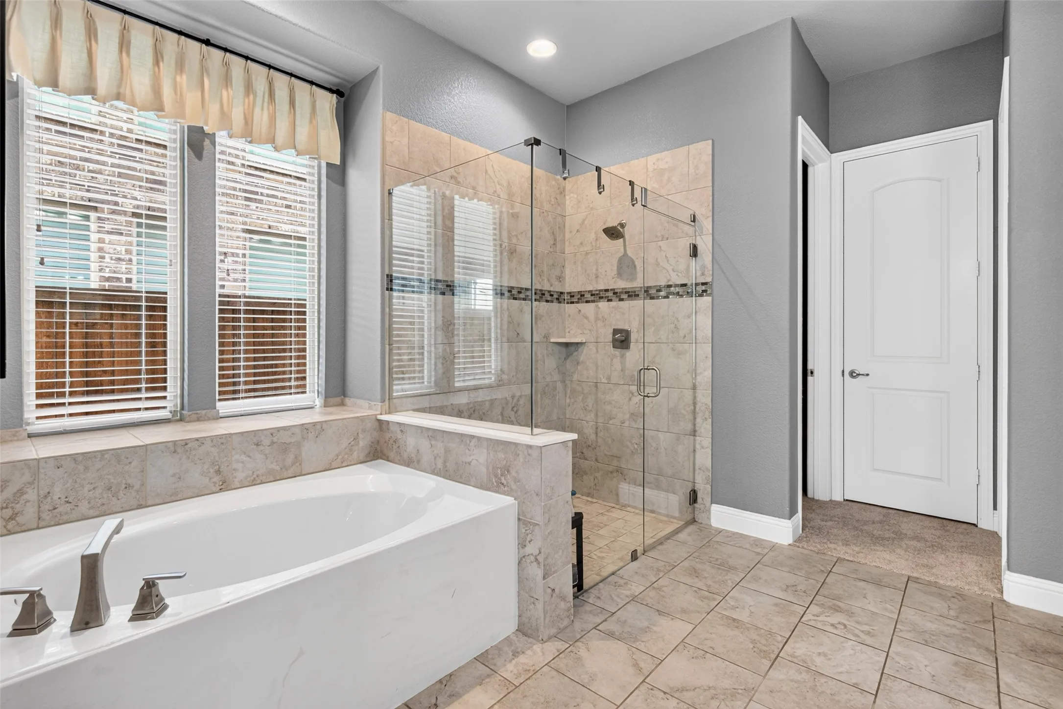 Single Family Residence For Sale in Tarrant County , 2705 Sky Ridge Road, Arlington, Texas 76001, 5 Bedroom, 5 Bathroom, 2 Garage spaces, 4,332 Sqft, built in 2016, mls#21400759, Real Estate Agent in Arlington, Homes For Sale in Tarrant county, Homes For Sale in Arlington, Realtor in Arlington Texas, Real Estate Brokerage Independent Realty Texas, Luminita Cordes Realtor