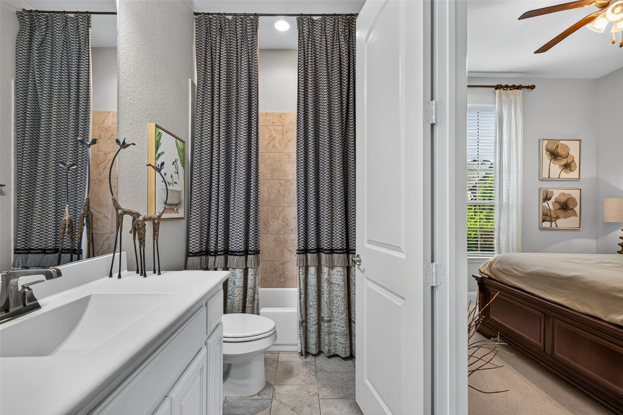 Single Family Residence For Sale in Tarrant County , 2705 Sky Ridge Road, Arlington, Texas 76001, 5 Bedroom, 5 Bathroom, 2 Garage spaces, 4,332 Sqft, built in 2016, mls#21400759, Real Estate Agent in Arlington, Homes For Sale in Tarrant county, Homes For Sale in Arlington, Realtor in Arlington Texas, Real Estate Brokerage Independent Realty Texas, Luminita Cordes Realtor