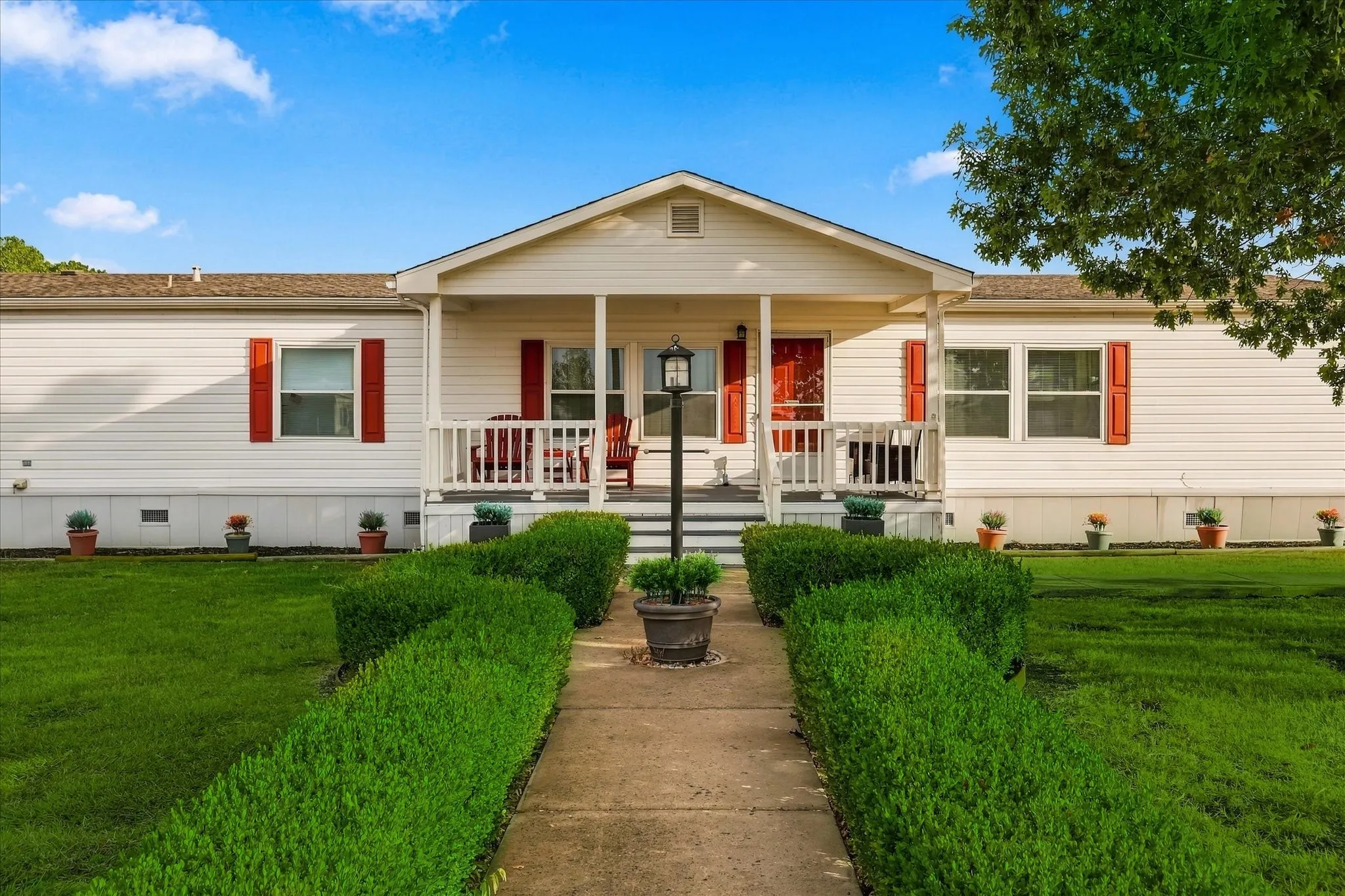Mobile Home For Sale in Denton County , 535 Stone Ridge Drive, Ponder, Texas 76259, 4 Bedroom, 2 Bathroom, 3 Garage spaces, 2,736 Sqft, built in 2002, mls#21399724, Real Estate Agent in Ponder, Homes For Sale in Denton county, Homes For Sale in Ponder, Realtor in Ponder Texas, Real Estate Brokerage Independent Realty Texas, Luminita Cordes Realtor